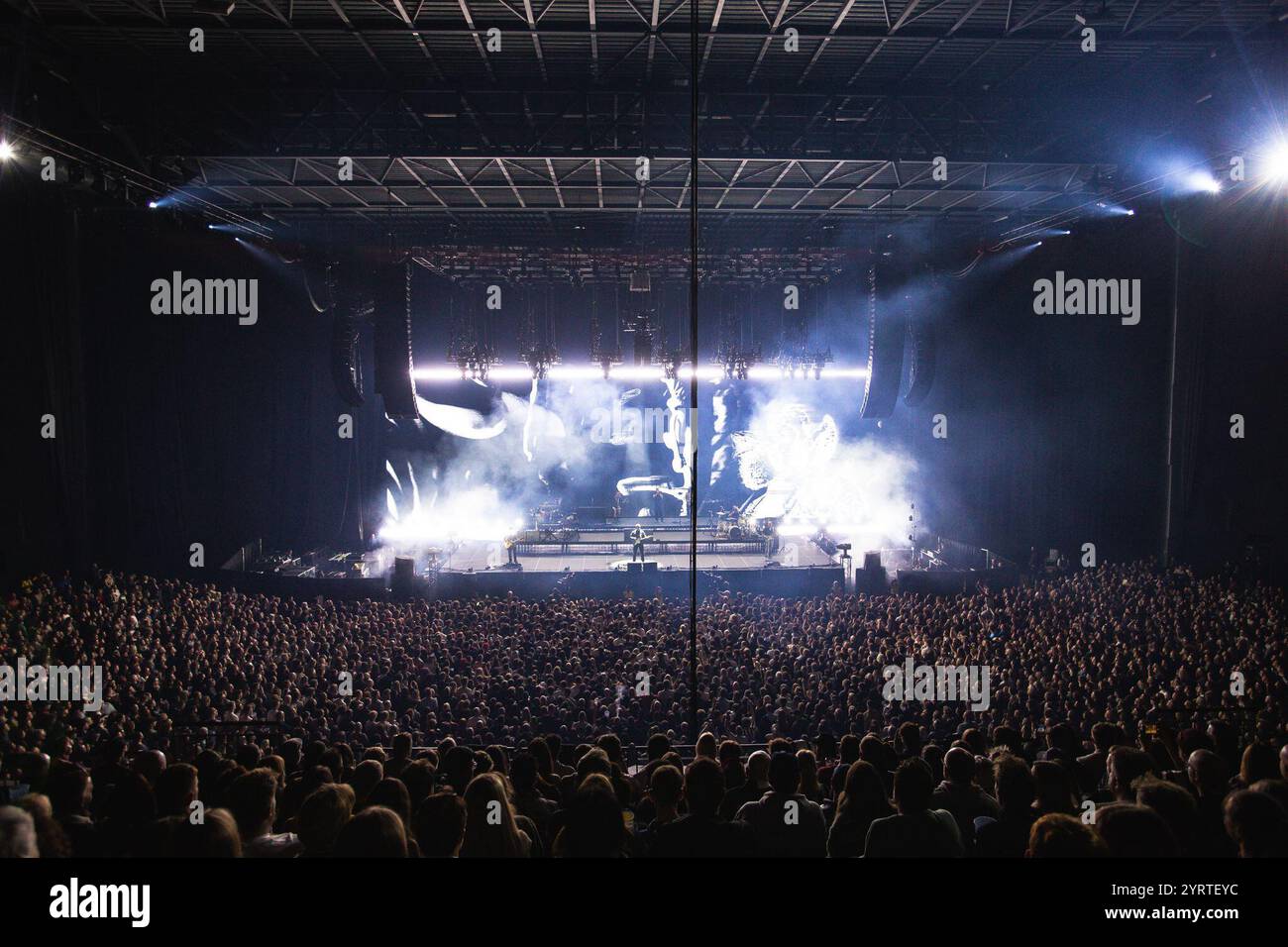 4 décembre 2024 : chanteur, compositeur et musicien anglais, Sam Fender, effectue un show à guichet fermé à la Leeds Arena lors de la soirée d'ouverture de sa tournée britannique 2024. La tournée vient en soutien à son 3ème album studio â€˜People Watchingâ€™ qui sortira en 2025. (Crédit image : © Myles Wright/ZUMA Press Wire) USAGE ÉDITORIAL SEULEMENT! Non destiné à UN USAGE commercial ! Banque D'Images