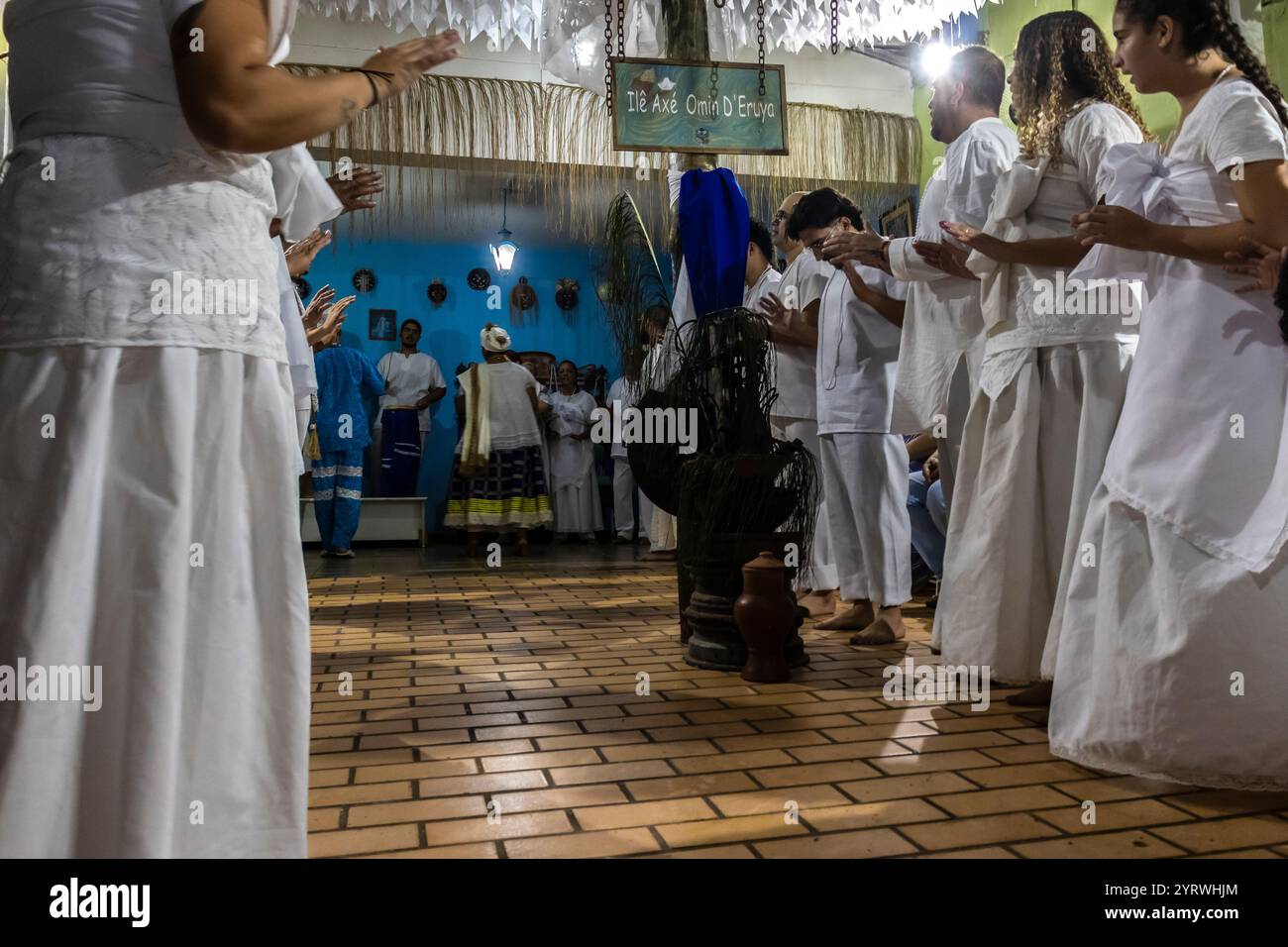 Sao Paulo, Brésil, 27 avril 2024. Le Candomble terreiro célèbre Ogun au Brésil. Parmi les Orishas les plus vénérés se trouve Ogum, connu par les catholiques sous le nom de Saint George, le saint guerrier Banque D'Images