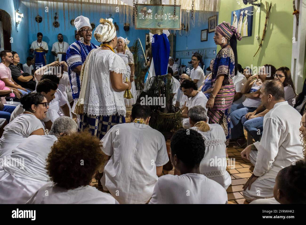Sao Paulo, Brésil, 27 avril 2024. Le Candomble terreiro célèbre Ogun au Brésil. Parmi les Orishas les plus vénérés se trouve Ogum, connu par les catholiques sous le nom de Saint George, le saint guerrier Banque D'Images