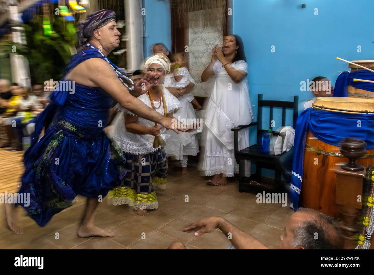 Sao Paulo, Brésil, 27 avril 2024. Le Candomble terreiro célèbre Ogun au Brésil. Parmi les Orishas les plus vénérés se trouve Ogum, connu par les catholiques sous le nom de Saint George, le saint guerrier Banque D'Images
