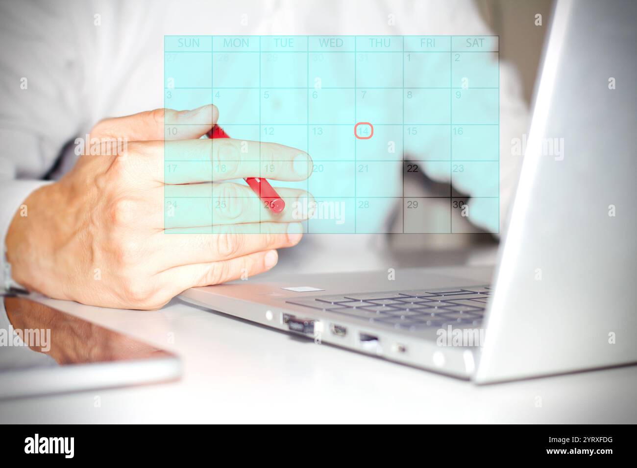 Planification et programmation du calendrier des réunions, événements et activités. Notification de gestion du temps et rappels d'événements importants. Homme d'affaires sitt Banque D'Images