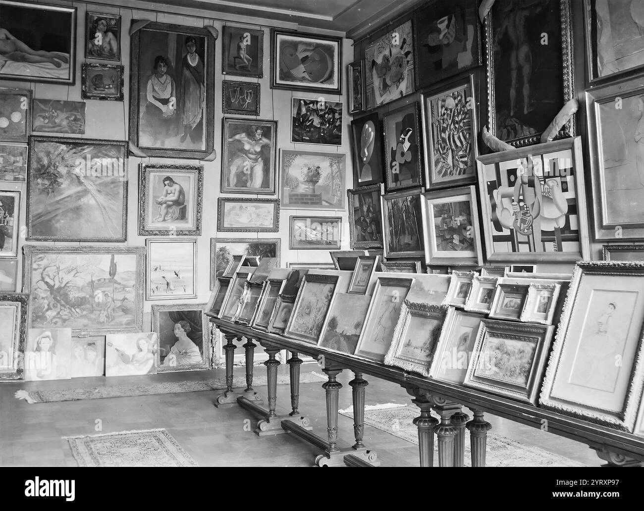 Art volé par l'Einsatzstab Reichsleiter Rosenberg. Peintures stockées au jeu de paume, Paris, ces œuvres ont été volées par le Reichsleiter Rosenberg Taskforce (ERR) de l'État nazi en France. Banque D'Images
