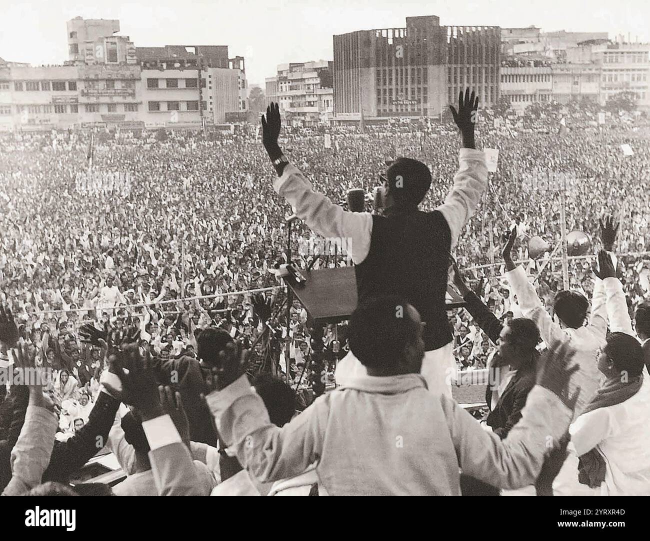 Sheikh Mujibur Rahman réuni à Dhaka pour les élections générales de 1970 Banque D'Images