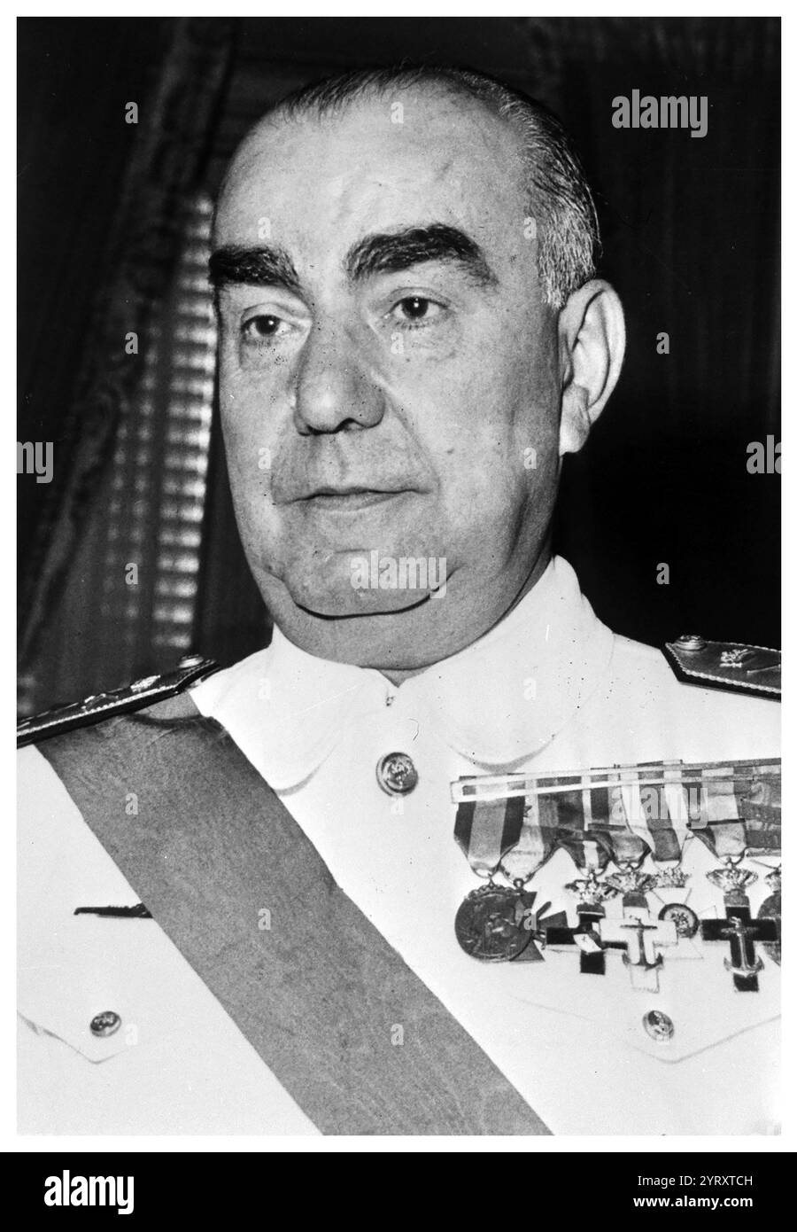 Amiral-général Luis Carrero Blanco (1904 ? 1973), était un officier de la marine espagnole et homme politique. Confident de longue date et bras droit du dictateur Francisco Franco, Carrero a été premier ministre espagnol. Il est député de Franco de 1967 à 1973. Il a également été le principal rédacteur de la loi de succession de 1947 à la tête de l'État. Franco l'a choisi comme successeur au poste de chef du gouvernement. Peu de temps après son accession au poste de premier ministre, Carrero Blanco est assassiné à Madrid dans un attentat à la bombe perpétré le 20 décembre 1973 par le groupe nationaliste basque Euskadi Ta Askatasuna (ETA) Whil Banque D'Images