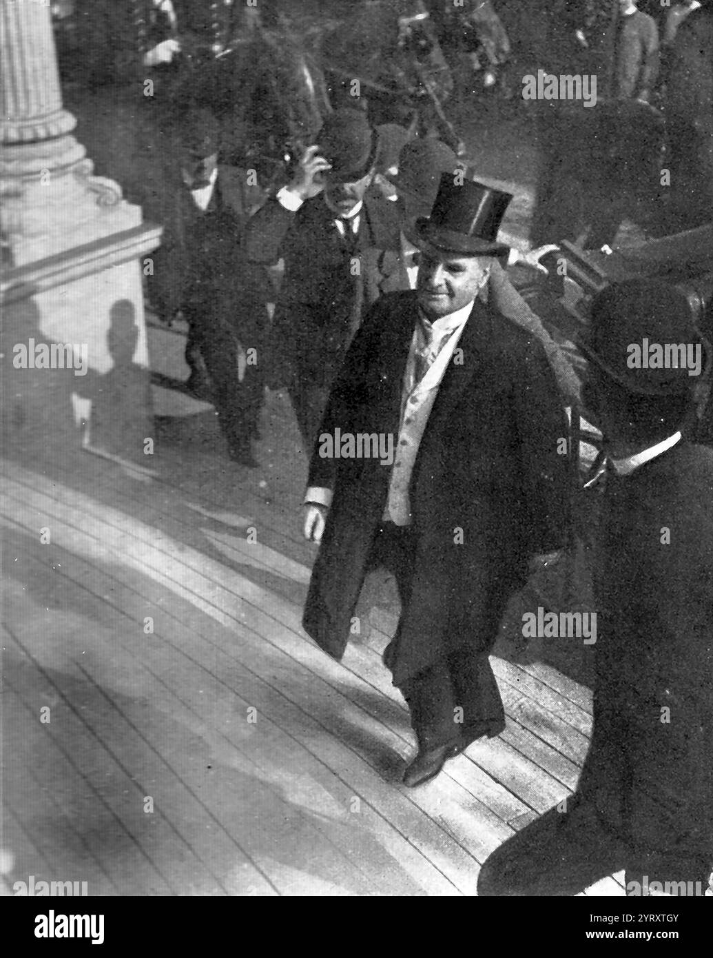 Une des dernières photographies du regretté président McKinley. Prise alors qu'il montait les marches du Temple de la musique, le 6 septembre 1901. William McKinley (29 janvier 1843 - 14 septembre 1901) était le 25e président des États-Unis, servant de 1897 jusqu'à son assassinat en 1901. Banque D'Images
