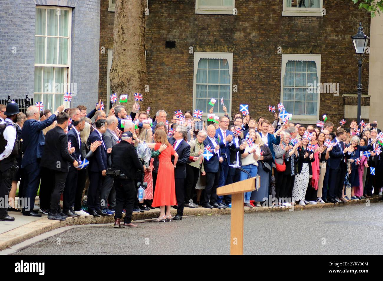 Le chef du Parti travailliste, Sir Keir Starmer, arrive comme premier ministre à Downing Street, Londres, après la victoire électorale du 5 juillet 2024. Banque D'Images