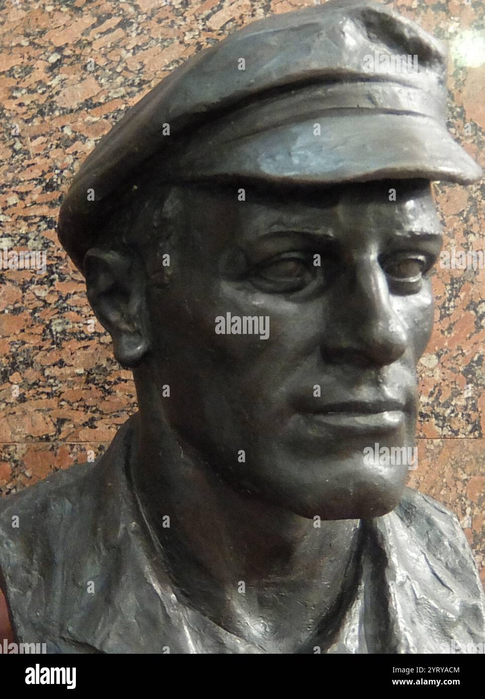 Buste de sculpture en bronze d'un ouvrier de Leningrad par ???????? V ; 1984 ???tral Musée de la Grande Guerre patriotique, Moscou, Russie Banque D'Images