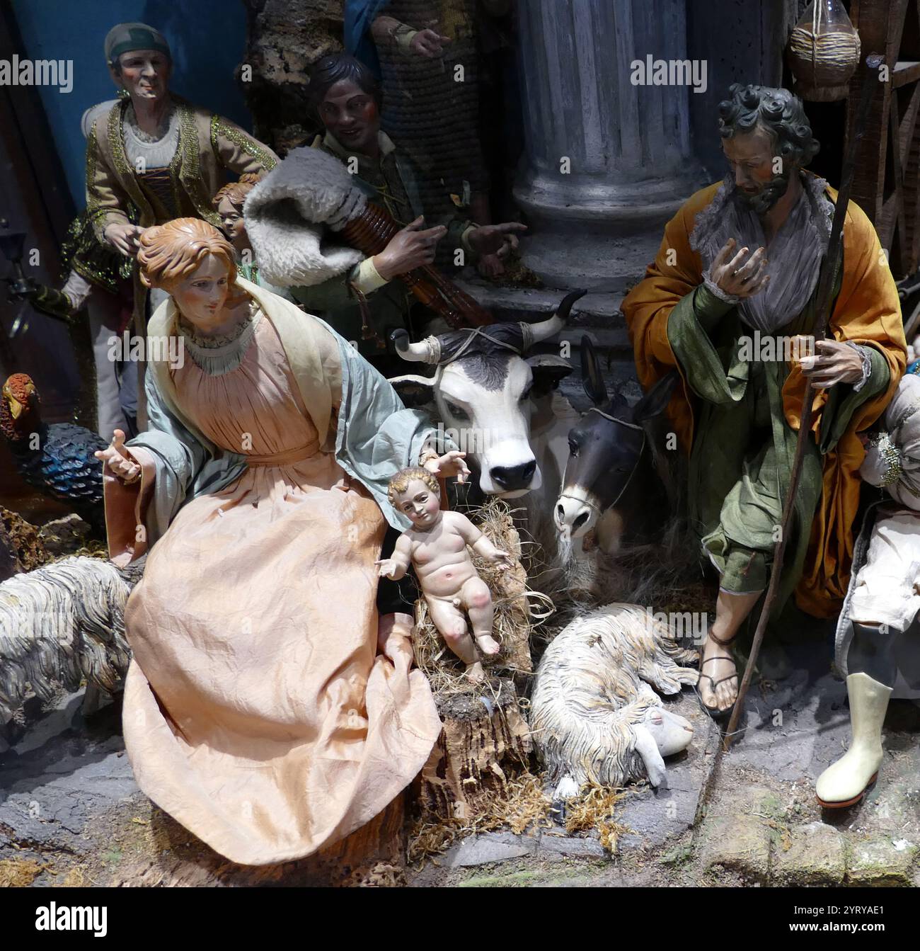 Scène de nativité baroque ornée, plâtre et bois peint, Rome Italie. 1680 Banque D'Images