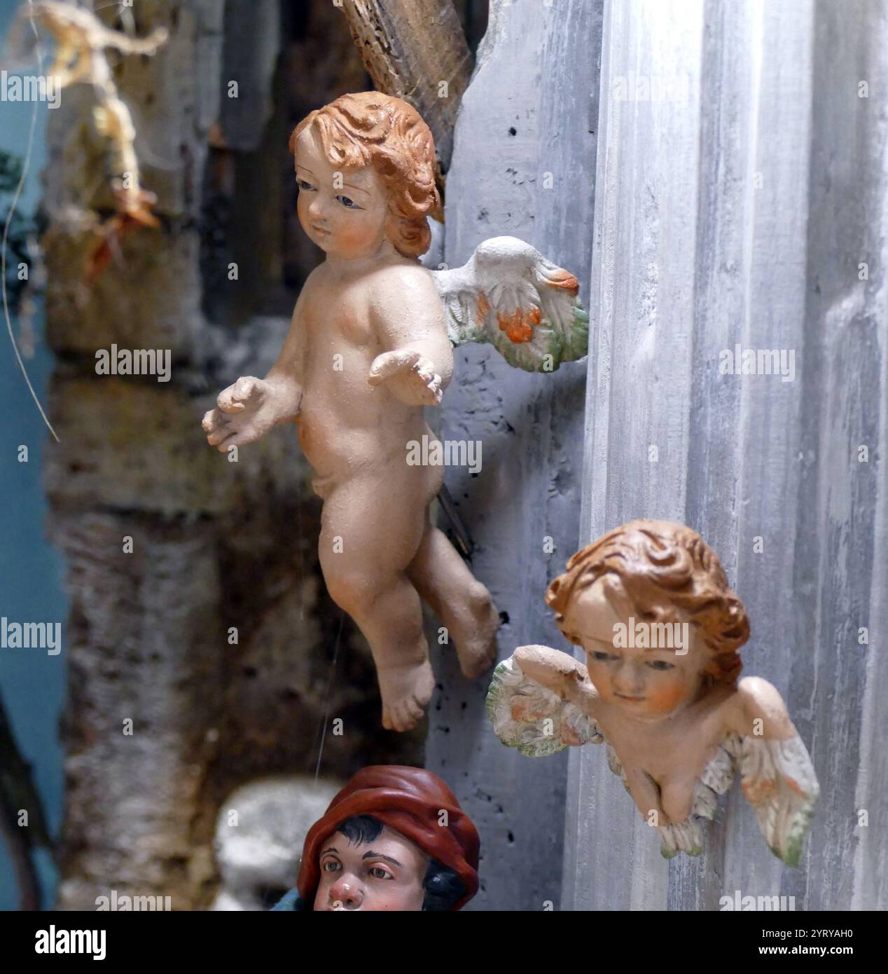 Scène de nativité baroque ornée, plâtre et bois peint, Rome Italie. 1680 Banque D'Images