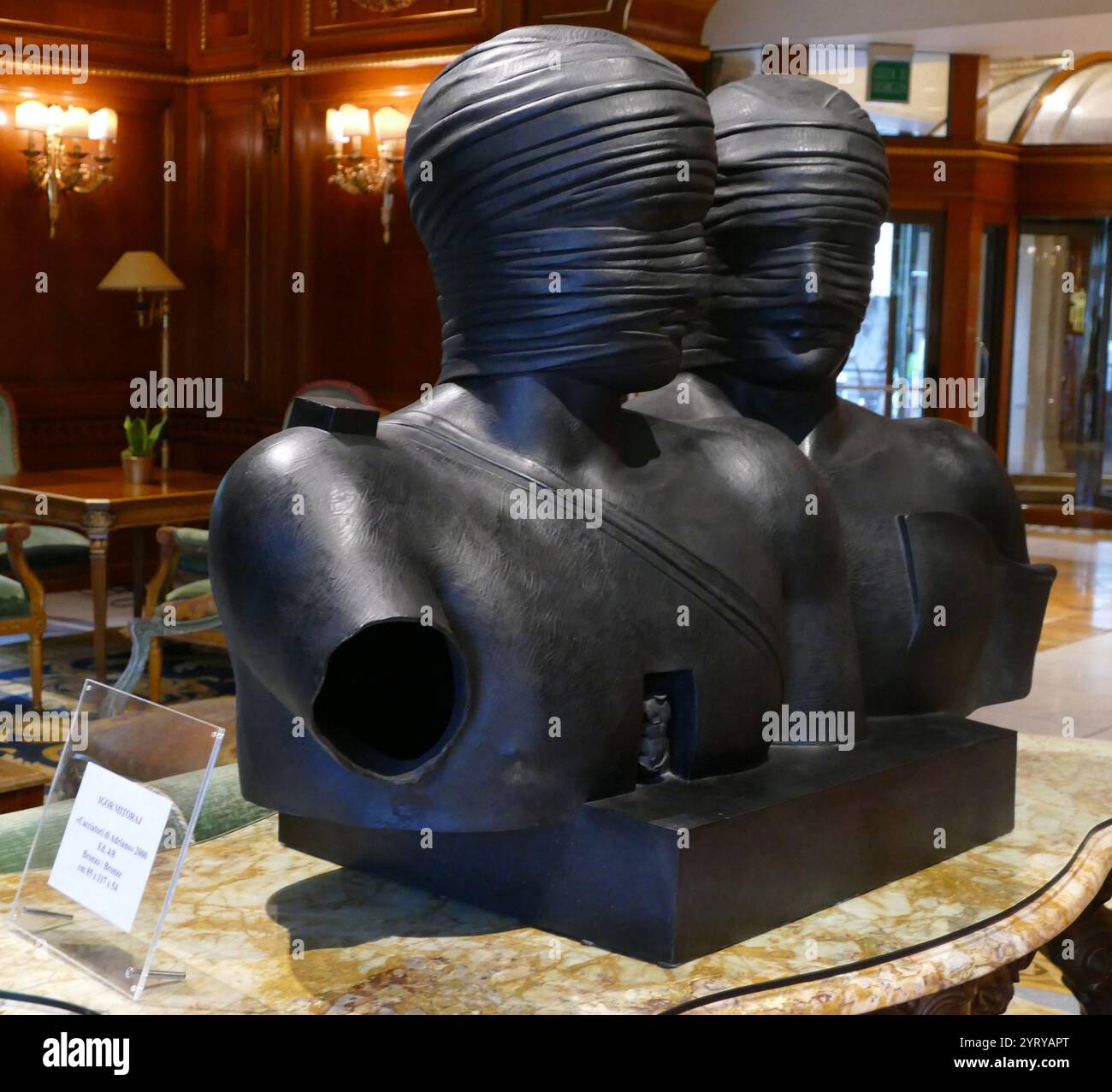 Sculpture en bronze, 'les chasseurs d'Hadrien' 2000 ; par Igor Mitoraj, (1944 - 2014) ; artiste polonais Banque D'Images