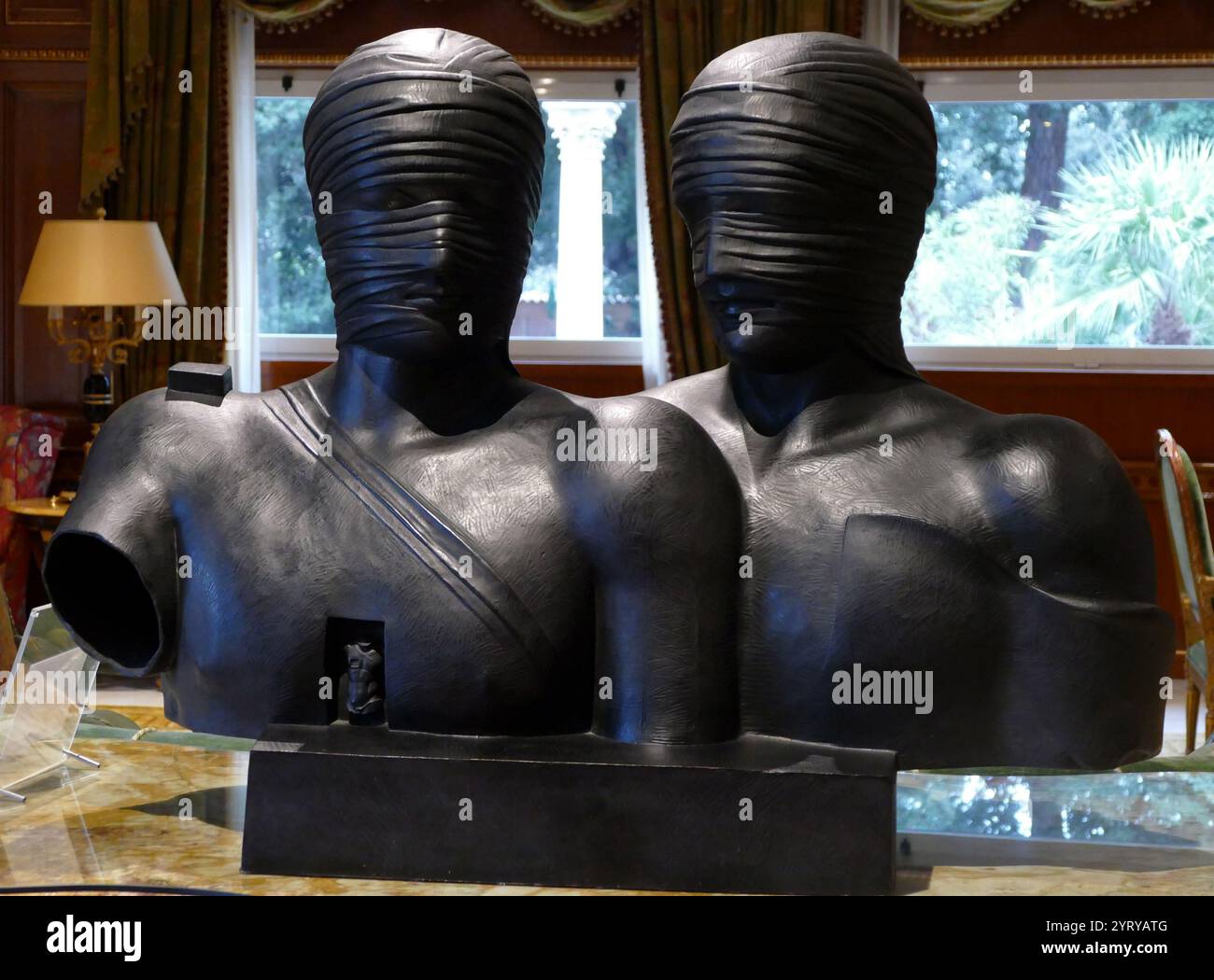 Sculpture en bronze, 'les chasseurs d'Hadrien' 2000 ; par Igor Mitoraj, (1944 - 2014) ; artiste polonais Banque D'Images