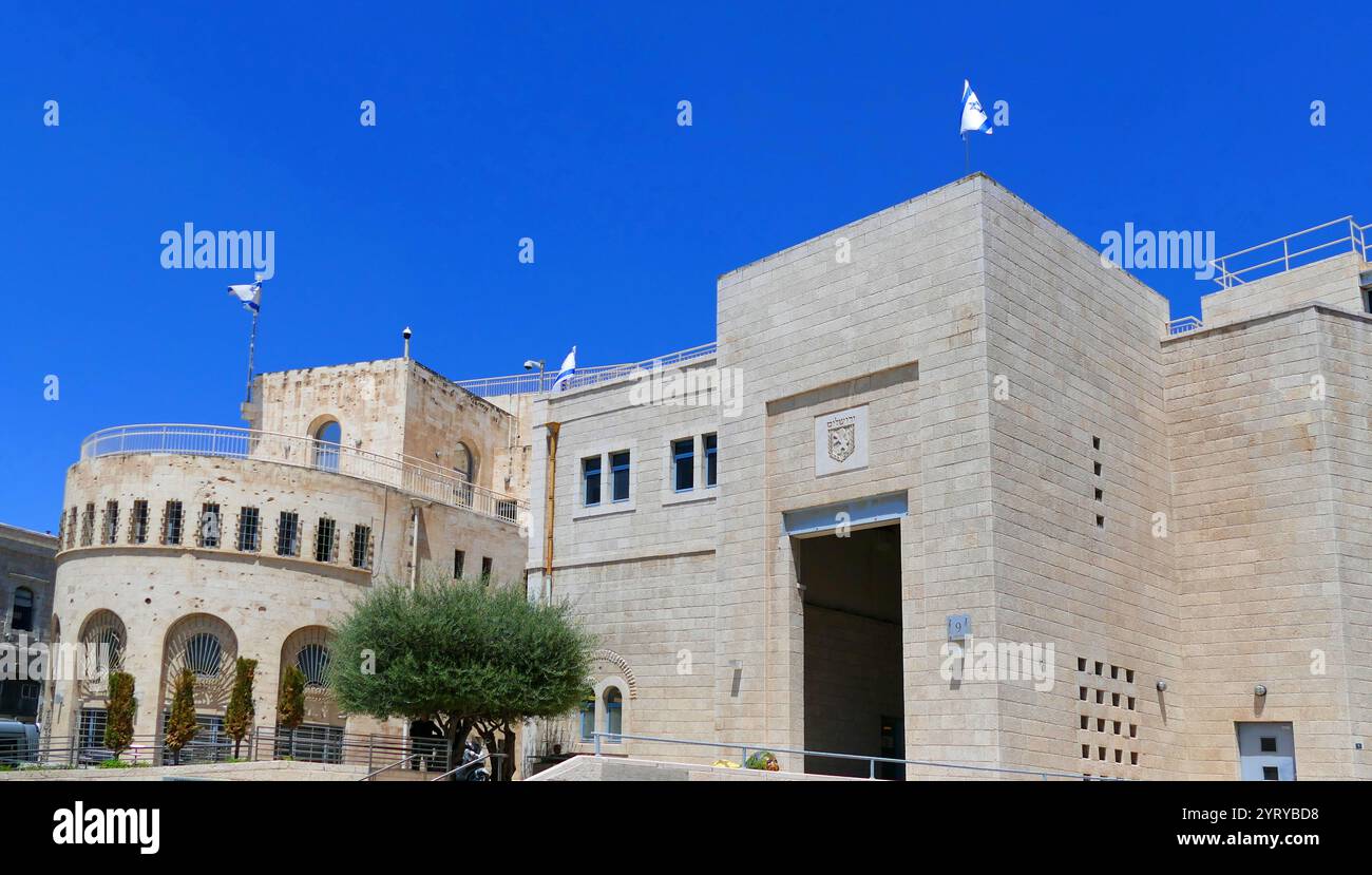 Les anciens bureaux du maire de Jérusalem ; municipalité de Jérusalem, située dans le district de Jérusalem. Les murs sont marqués par des marques de balles des guerres de 1948 et 1967. Banque D'Images