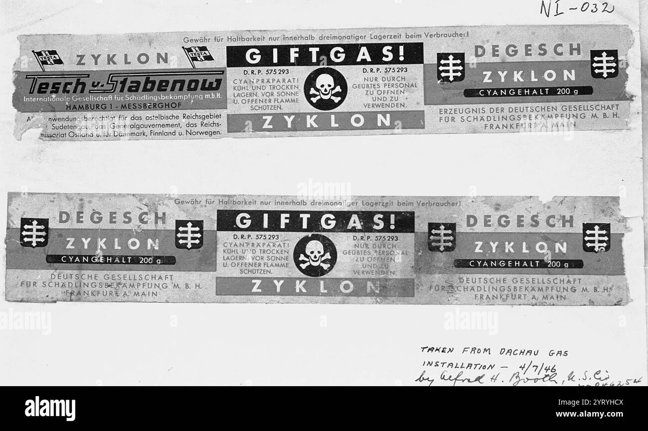 ETIQUETTES provenant des bidons de Zyklon B de l'installation de gaz Dachau 1946. Le Zyklon B était un pesticide à base de cyanure inventé en Allemagne au début des années 1920 Il se composait de cyanure d'hydrogène (acide prussique), ainsi que d'un irritant pour les yeux et d'un des nombreux adsorbants tels que la terre de diatomées. Le produit est connu pour son utilisation par l'Allemagne nazie pendant l'Holocauste pour assassiner environ 1,1 millions de personnes dans des chambres à gaz installées à Auschwitz-Birkenau, Majdanek et d'autres camps d'extermination. Banque D'Images