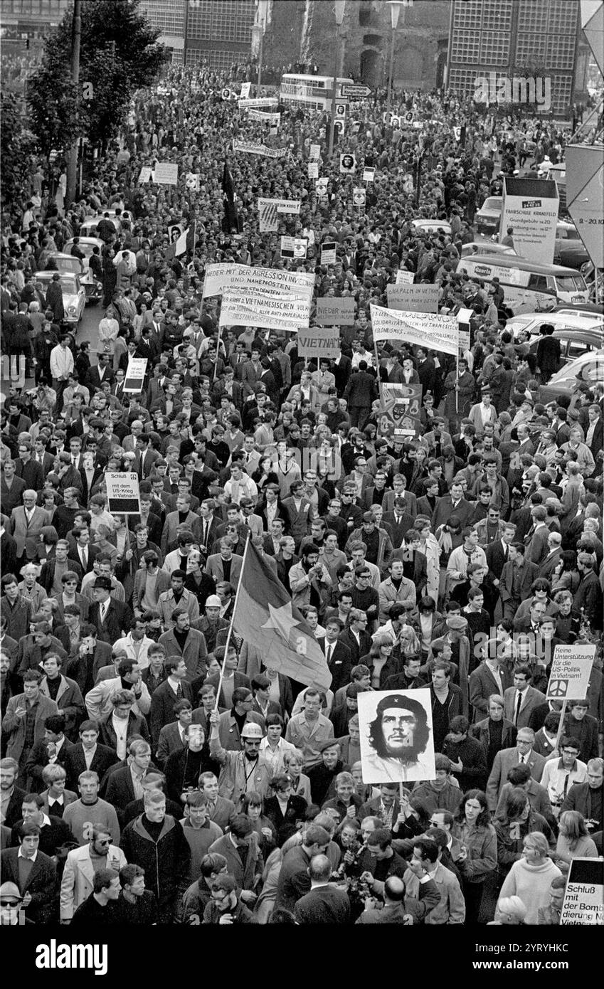Manifestation étudiante anti-Vietnam Allemagne 1967 Banque D'Images