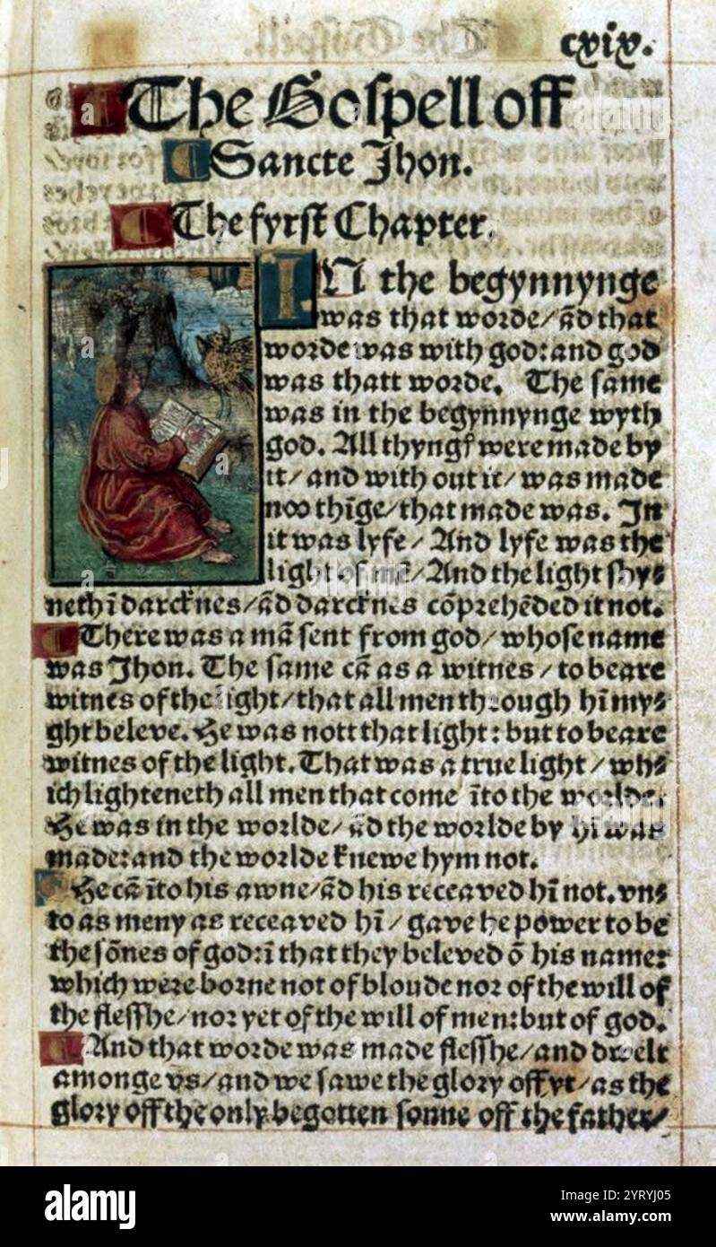 Première page de l'Évangile de Saint John, tirée de l'impression 1526 P de la traduction anglaise de la Bible de William Tyndale. La publication du New Testament anglais de William Tyndale en 1526 a contribué à répandre les idées protestantes. Imprimée à l'étranger et introduite clandestinement dans le pays, la Bible de Tyndale a été la première Bible anglaise produite en masse ; il y en avait probablement 16 000 exemplaires en Angleterre en 1536. La traduction de Tyndale a été très influente, formant la base de toutes les traductions anglaises ultérieures jusqu'au XXe siècle. La traduction de Tyndale comprenait un épilogue expliquant la théologie du justifique de Luther Banque D'Images