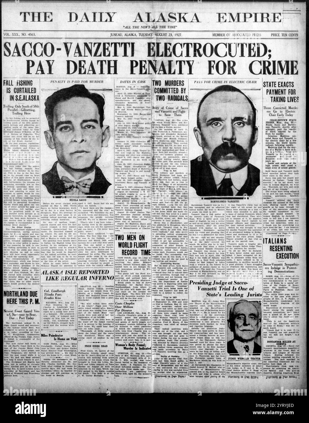 La première page du Daily Alaska empire, 23 août 1927. Reportage de la condamnation de Nicola Sacco et Bartolomeo Vanzetti, des anarchistes immigrants italiens qui ont été condamnés de manière controversée pour le meurtre d'Alessandro Berardelli et Frederick Parmenter, un gardien et un payeur, lors du vol à main armée de la Slater and Morrill Shoe Company à Braintree, Massachusetts, États-Unis, le 15 avril 1920. Sept ans plus tard, ils ont été exécutés. Banque D'Images