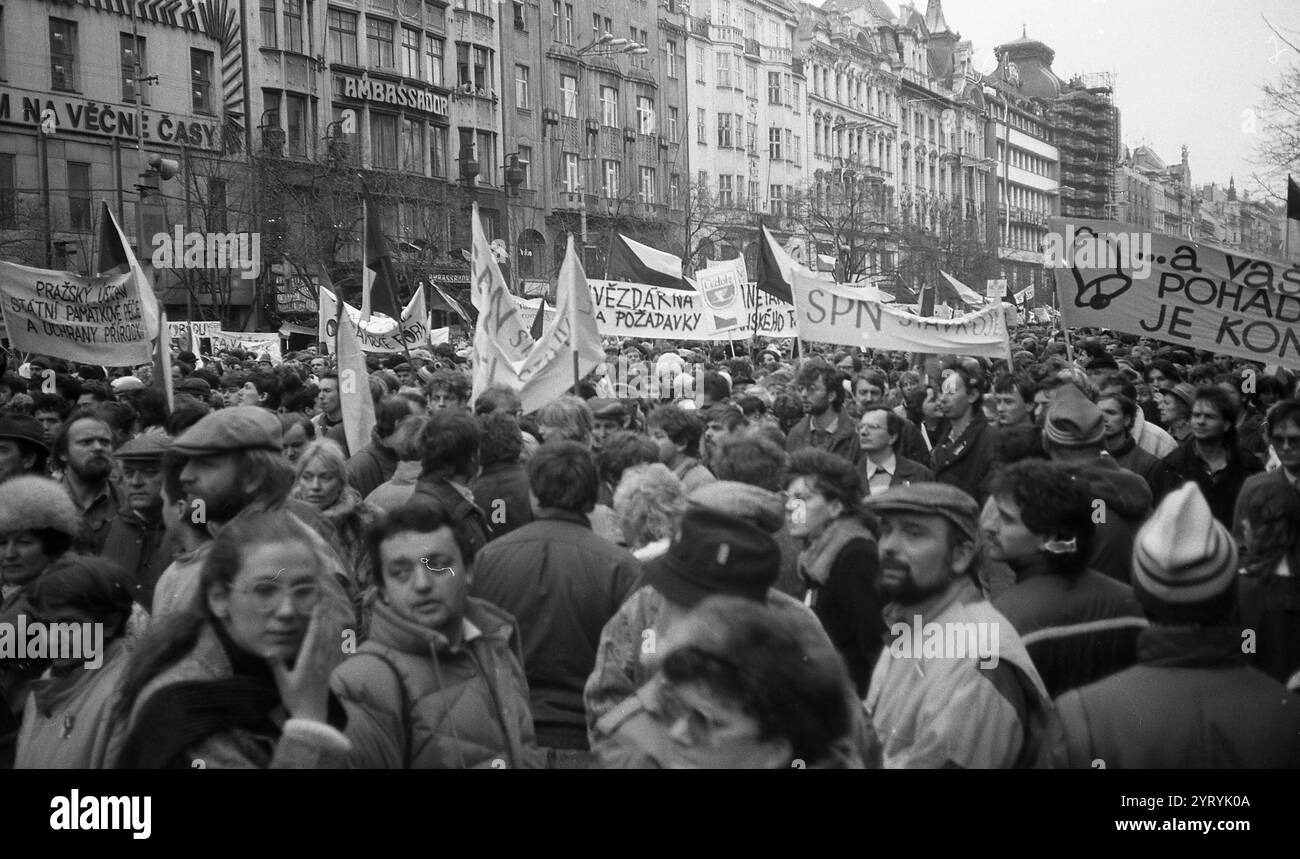 XAStreet scène à Prague 1989 pendant la Révolution de velours en 1989. Banque D'Images