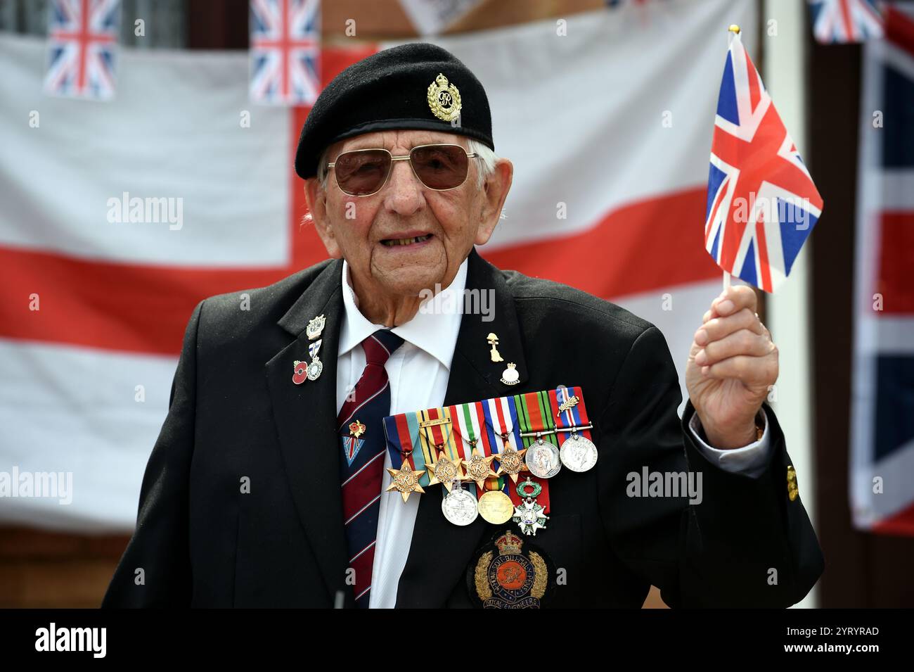Don Sheppard, vétéran de la seconde Guerre mondiale, âgé de 100 ans, 4 mai 2020. Don Sheppard, vétéran du jour J, a pris part au débarquement de Normandie, à la campagne nord-africaine contre Rommel et aux batailles à travers la Sicile et le jour J à Juno Beach. Banque D'Images Don Sheppard, vétéran de la seconde Guerre mondiale, âgé de 100 ans, 4 mai 2020. Don Sheppard, vétéran du jour J, a pris part au débarquement de Normandie, à la campagne nord-africaine contre Rommel et aux batailles à travers la Sicile et le jour J à Juno Beach. Banque D'Images