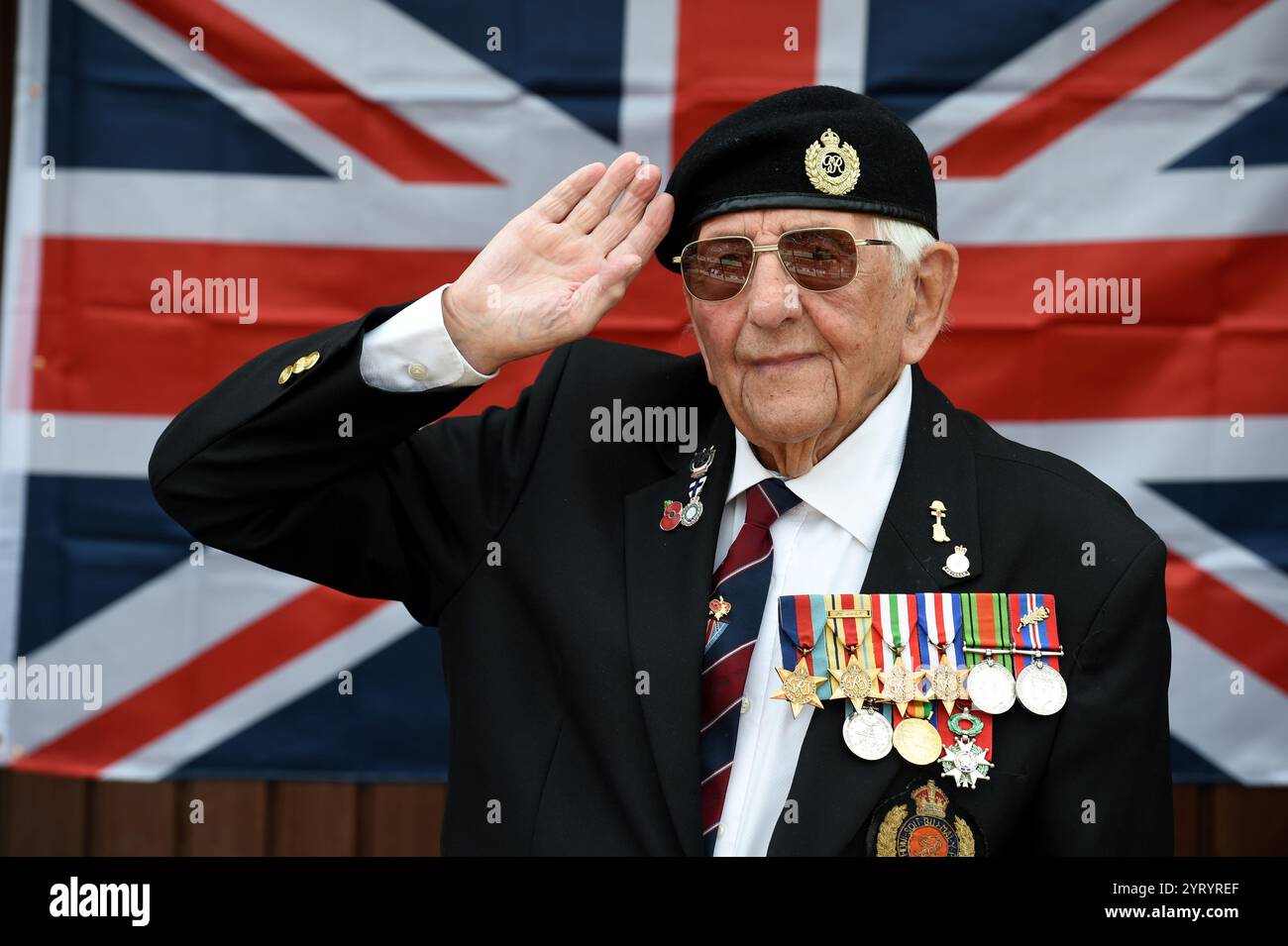 Don Sheppard, vétéran de la seconde Guerre mondiale, âgé de 100 ans, 4 mai 2020. Don Sheppard, vétéran du jour J, a pris part au débarquement de Normandie, à la campagne nord-africaine contre Rommel et aux batailles à travers la Sicile et le jour J à Juno Beach. Banque D'Images Don Sheppard, vétéran de la seconde Guerre mondiale, âgé de 100 ans, 4 mai 2020. Don Sheppard, vétéran du jour J, a pris part au débarquement de Normandie, à la campagne nord-africaine contre Rommel et aux batailles à travers la Sicile et le jour J à Juno Beach. Banque D'Images