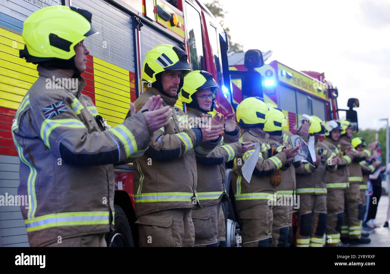 Applaudissez pour nos soignants le 30 avril 2020. Également connu sous le nom de Clap for Carers, Clap for the NHS ou Clap for Key Workers, est un mouvement récurrent à but non lucratif créé comme un geste d'appréciation pour les travailleurs du National Health Service (NHS) du Royaume-Uni et d'autres travailleurs clés pendant la pandémie mondiale de maladie à coronavirus 2019 (COVID-19), qui s'est propagée au Royaume-Uni en janvier 2020. Banque D'Images