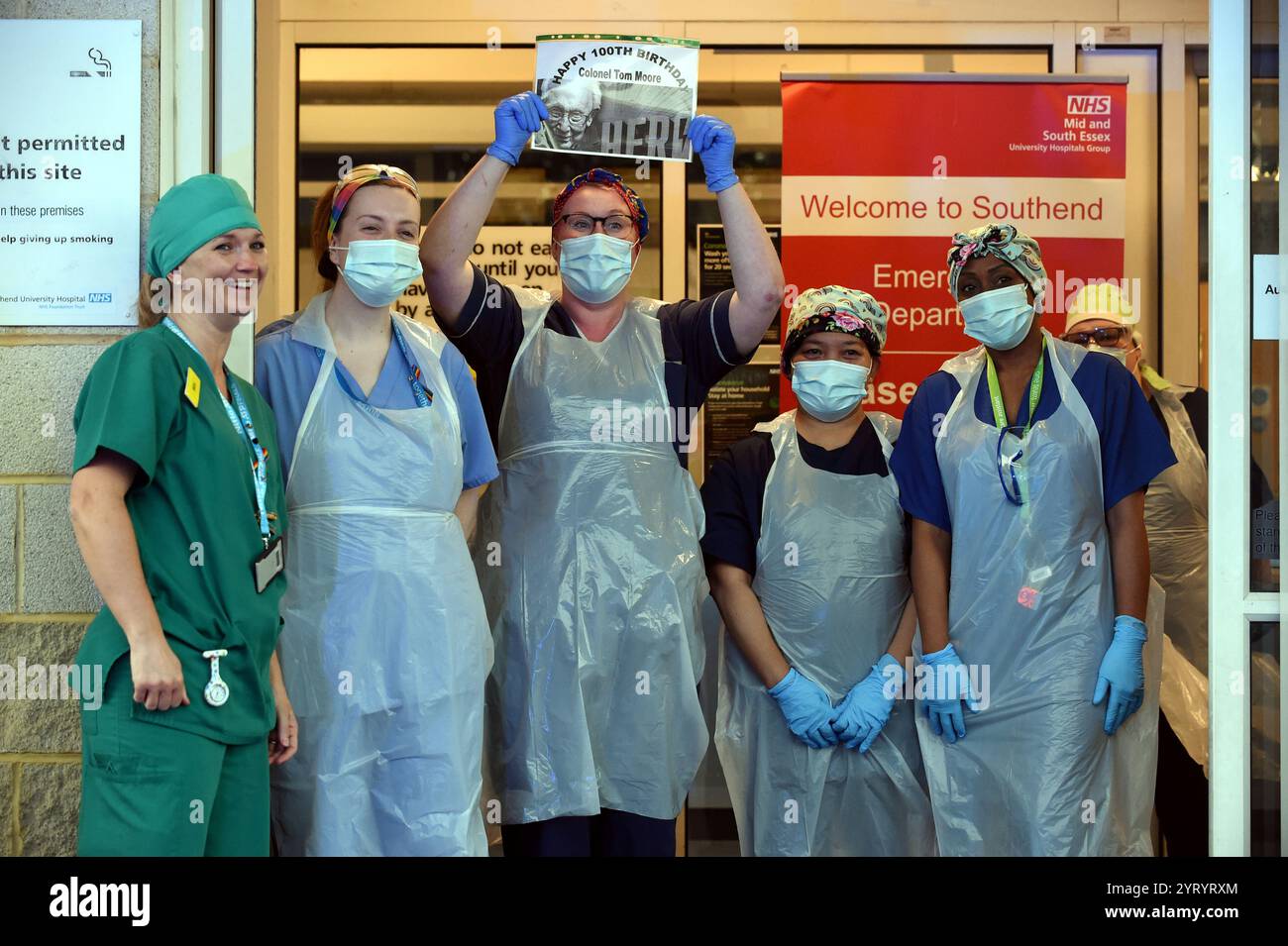 Applaudissez pour nos soignants le 30 avril 2020. Également connu sous le nom de Clap for Carers, Clap for the NHS ou Clap for Key Workers, est un mouvement récurrent à but non lucratif créé comme un geste d'appréciation pour les travailleurs du National Health Service (NHS) du Royaume-Uni et d'autres travailleurs clés pendant la pandémie mondiale de maladie à coronavirus 2019 (COVID-19), qui s'est propagée au Royaume-Uni en janvier 2020. Banque D'Images