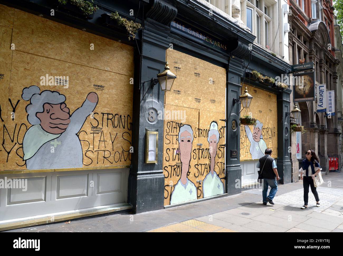 Des entreprises, y compris des pubs, ont fermé et embarqué à Londres, pendant l'épidémie du virus Corona. 15 juin 2020 Banque D'Images