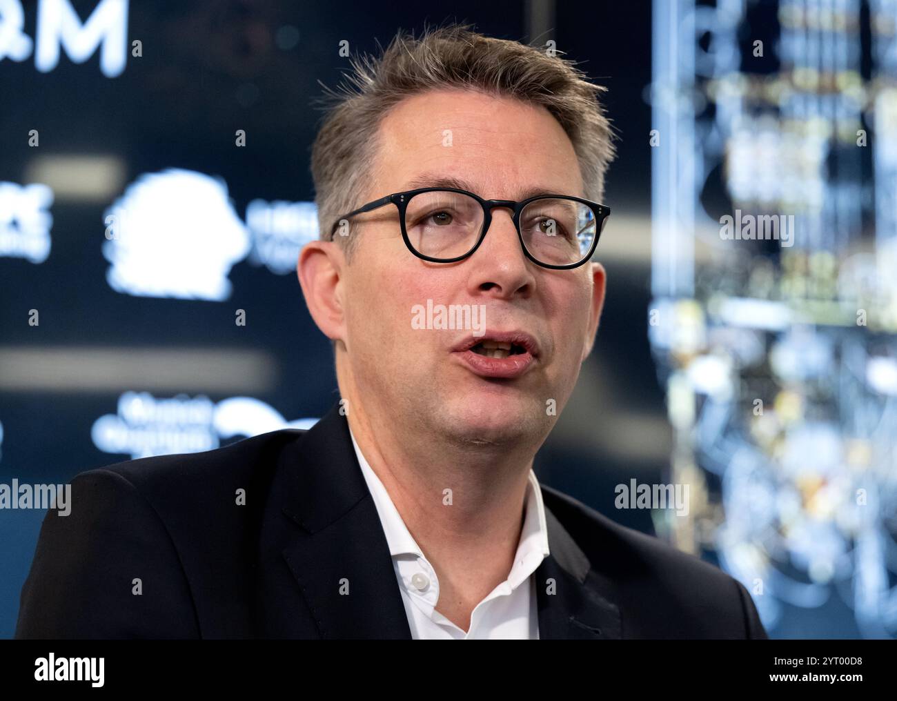 Munich, Allemagne. 05th Dec, 2024. Markus Blume (CSU), ministre bavarois des Sciences, photographié à la start-up IQM Allemagne. IQM construit l'ordinateur quantique européen Euro-Q-Exa pour le Leibniz Supercomputing Center (LRZ). L'acquisition du système quantique Euro-Q-Exa à la LRZ assure à Bavaria une position de leader dans la technologie quantique en Europe. Crédit : Sven Hoppe/dpa/Alamy Live News Banque D'Images