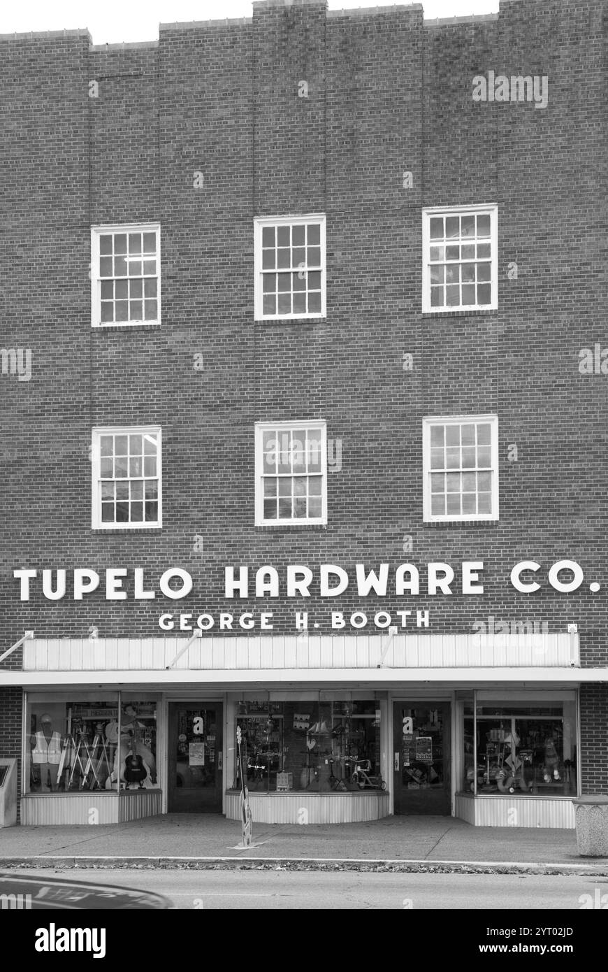 Tupelo Hardware Store sur main Street, un site historique où Elvis Presley a acheté sa première guitare, situé à Tupelo, Mississippi, États-Unis. Banque D'Images