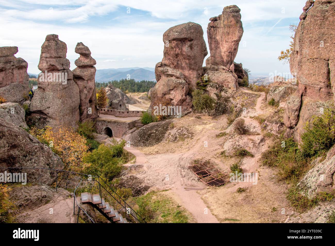 La forteresse Belogradchik, château également connu sous le nom de Kaleto, est une ancienne forteresse dans la ville célèbre pour ses formations rocheuses uniques et impressionnantes Banque D'Images