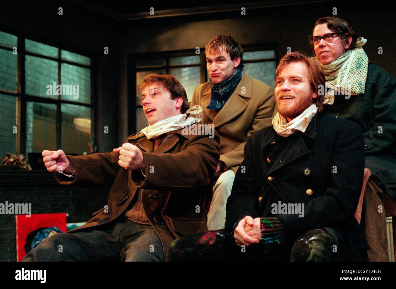 Dans le sens des aiguilles d'une montre de l'avant à gauche : Nicolas Tennant (Ingham), Joe Duttine (Wick), Sean Gilder (mamelon), Ewan McGregor (MALCOLM Scrawdyke) dans LITTLE MALCOLM ET SA LUTTE CONTRE LES EUNUQUES de David Halliwell au Hampstead Theatre, Londres NW3 18/11/1998 design : Rob Howell éclairage : Johanna Town réalisateur : Denis Lawson Banque D'Images