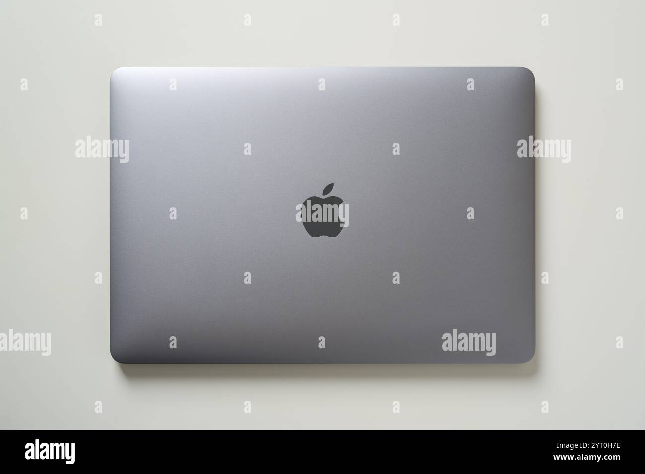 Antalya, Turquie - 28 novembre 2024 : vue de dessus du MacBook Air M1 gris spatial Banque D'Images