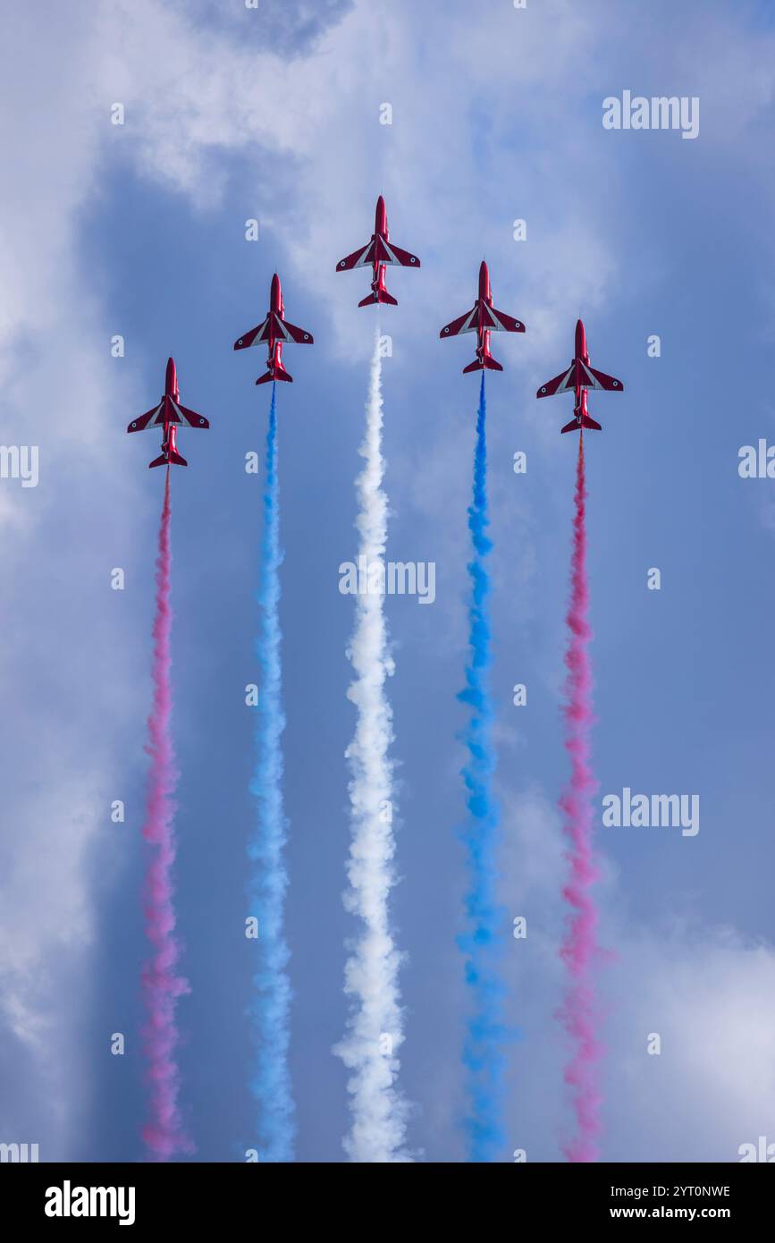 Les Red Arrows réalisent une exposition aérienne au Teignmouth Air Show, Devon, Angleterre. Été (juillet) 2024. Banque D'Images