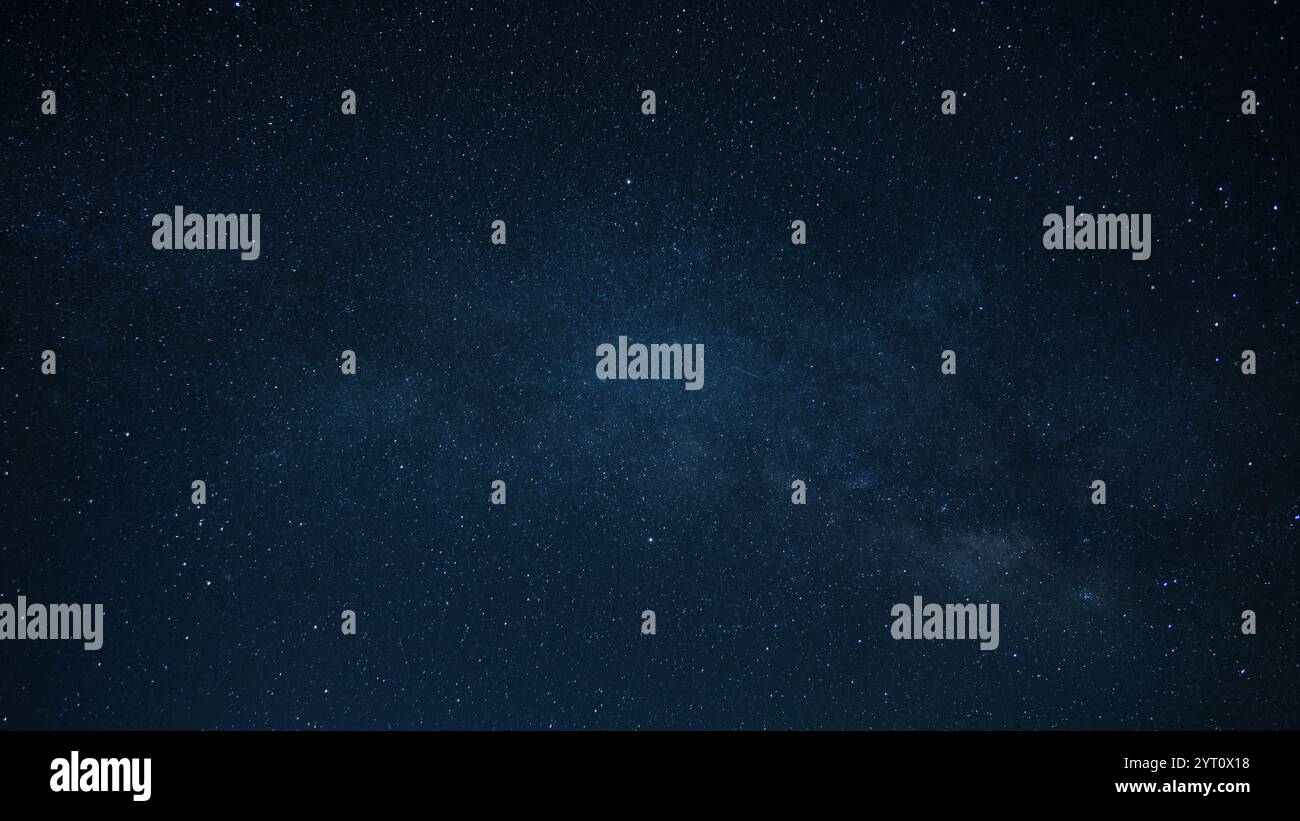 Ciel étoilé sombre voie lactée et étoiles sur un fond sombre. Ciel étoilé. Cosmos. Espace Banque D'Images