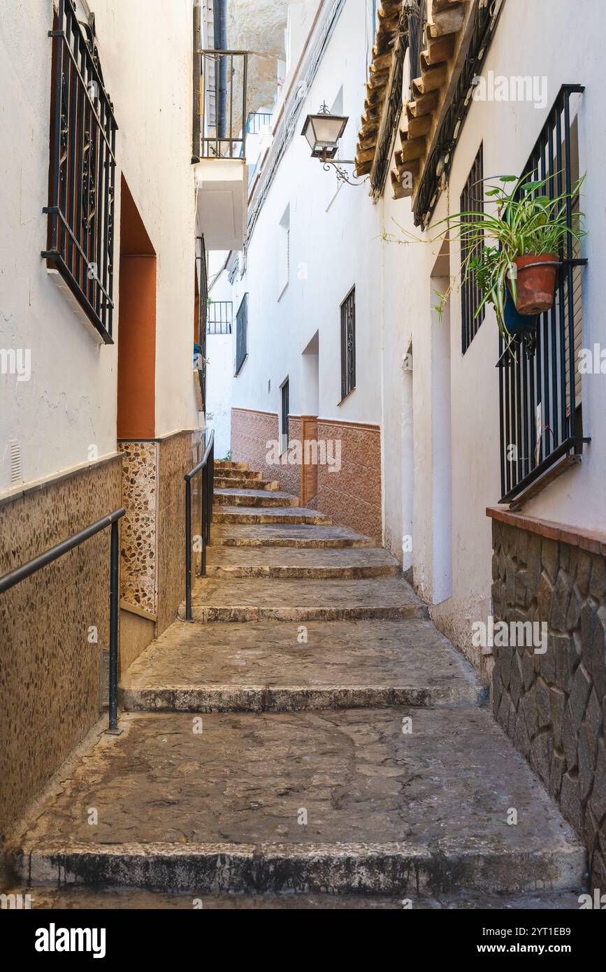 Rue typique à Setenil de las Bodegas, Cadix, Andalousie, Espagne. Banque D'Images