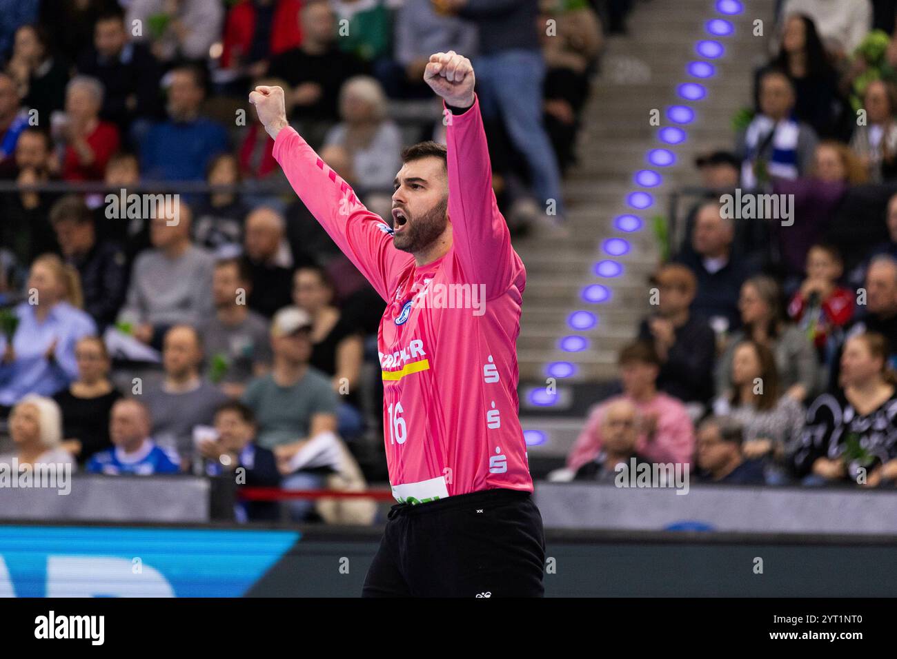 Miljan VUJOVIC (TVB Stuttgart, #16) jubelt/freut sich, Emotion, Freude, Begeisterung TVB Stuttgart (TVB) vs. FRISCH AUF! Goeppingen (FAG), Handball, Maenner, Daikin 1. Handball Bundesliga (HBL), 14. Spieltag, Spielzeit 2024/2025, 05.12.2024 Foto : Eibner-Pressefoto/Oliver Schmidt Banque D'Images