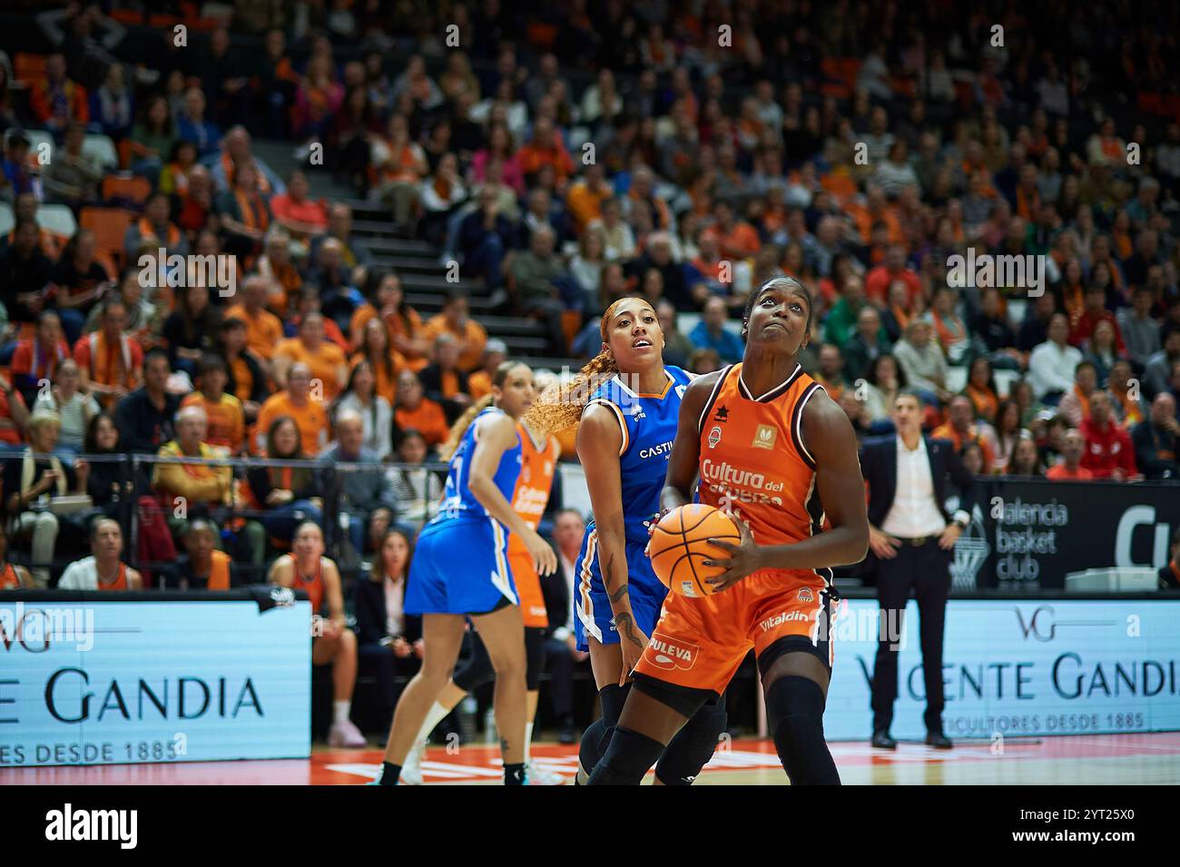 Valencia , Espagne , 5, décembre 2024. Nadia Fingall de Valence basket à la Liga Femenina Endesa saison régulière Round 10 . Crédit : Vicente Vidal Fernandez/Alamy Live News Banque D'Images