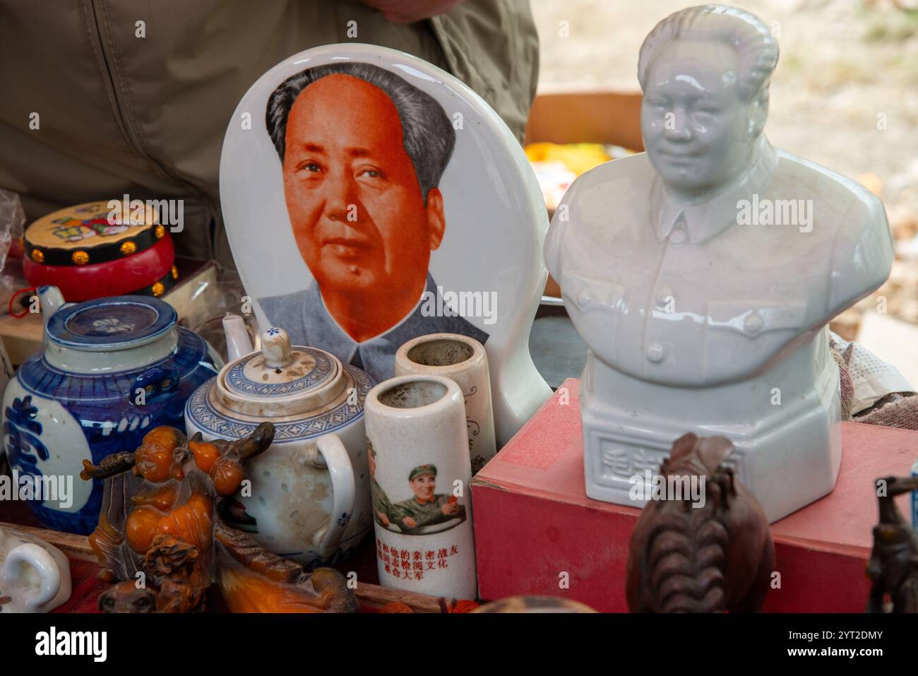 Souvenirs de Mao au célèbre vieux pont en arc à Zhaozhou, Chine Banque D'Images
