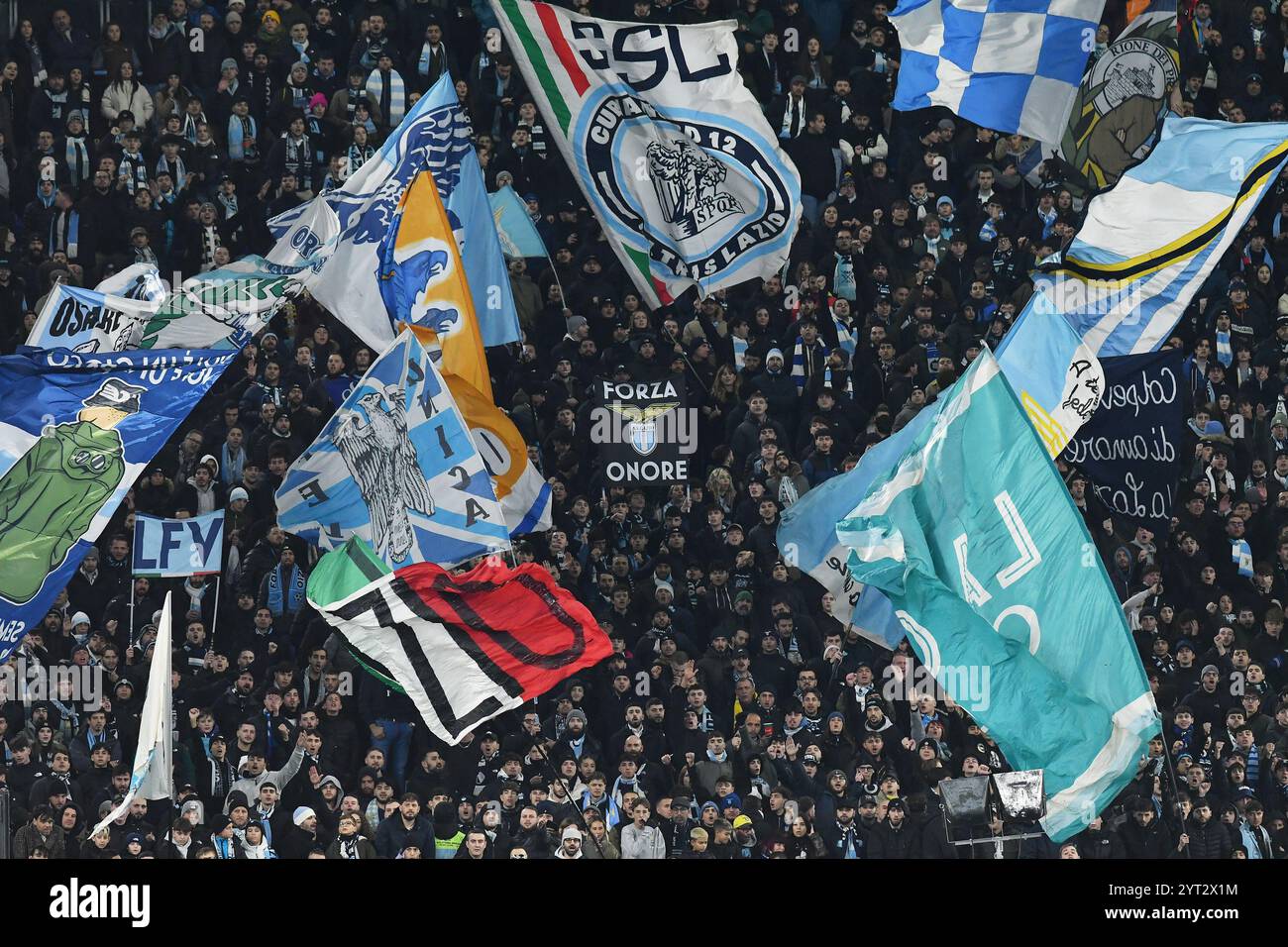 Rome, Latium. 05th Dec, 2024. Les fans du Lazio lors de la manche de coupe d'Italie du 16 match Lazio-Napoli au stade olympique, Italie, le 05 décembre 2024. Crédit : massimo insabato/Alamy Live News Banque D'Images Rome, Latium. 05th Dec, 2024. Les fans du Lazio lors de la manche de coupe d'Italie du 16 match Lazio-Napoli au stade olympique, Italie, le 05 décembre 2024. Crédit : massimo insabato/Alamy Live News Banque D'Images