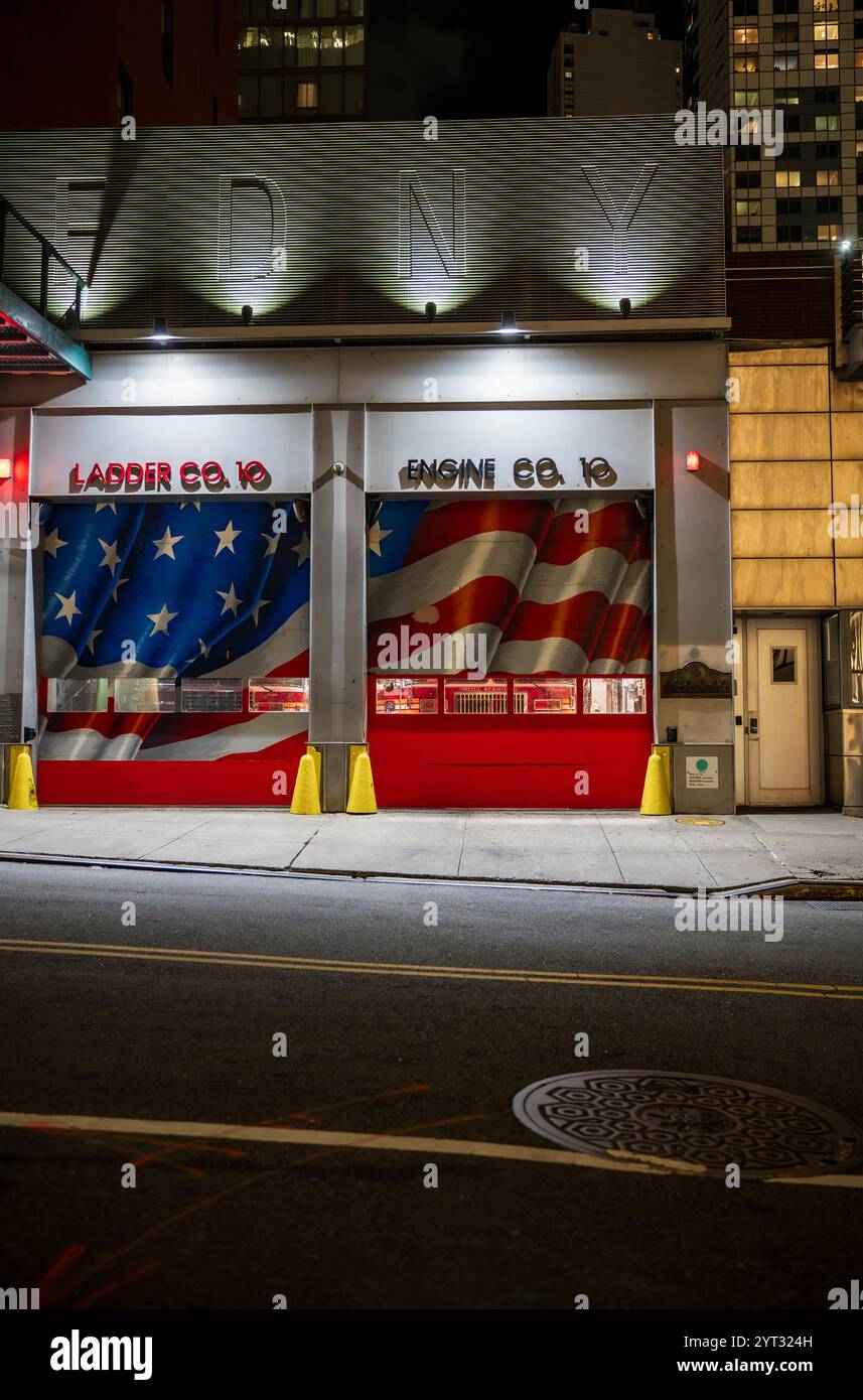 FDNY Fire House 10 à New York la nuit Banque D'Images