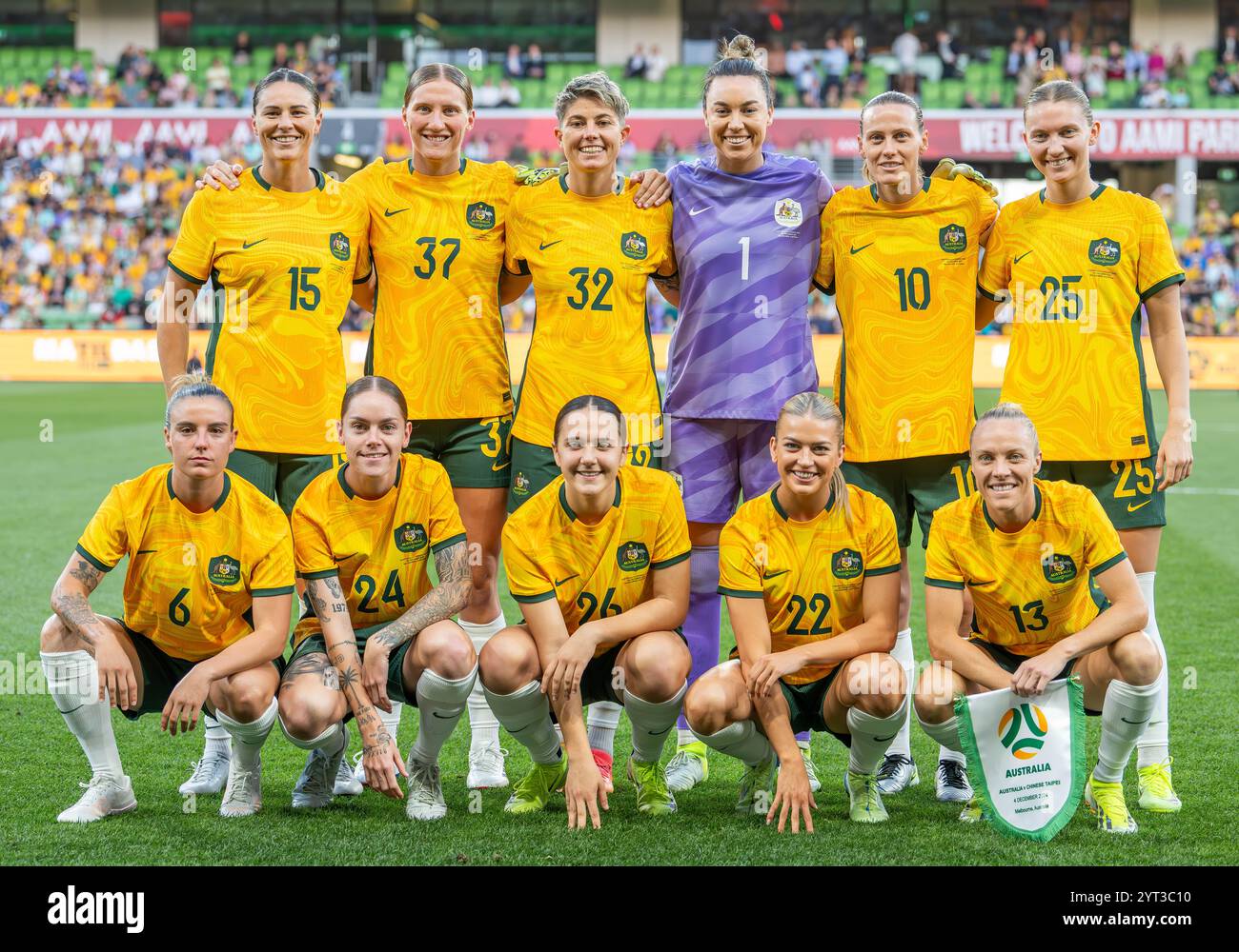 Melbourne, Australie. 04th Dec, 2024. Les Matildas australiens vus poser pour une photo d'équipe lors du match amical de football entre les Matildas australiens et le Taipei chinois au parc AAMI. Score final : Australie 3:1 Taipei chinois (photo Olivier Rachon/SOPA images/SIPA USA) crédit : SIPA USA/Alamy Live News Banque D'Images