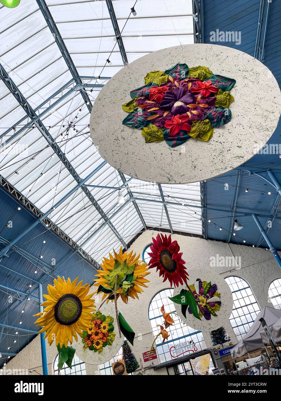 Les fleurs de Noël affichent le hall du marché, Abergavenny, pays de Galles. ROYAUME-UNI - Image de stock capturée avec un smartphone