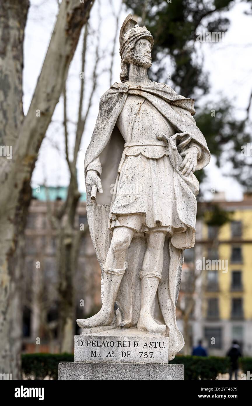 Sculpture en pierre ou statue de Don Pelayo, roi des Asturies. Banque D'Images