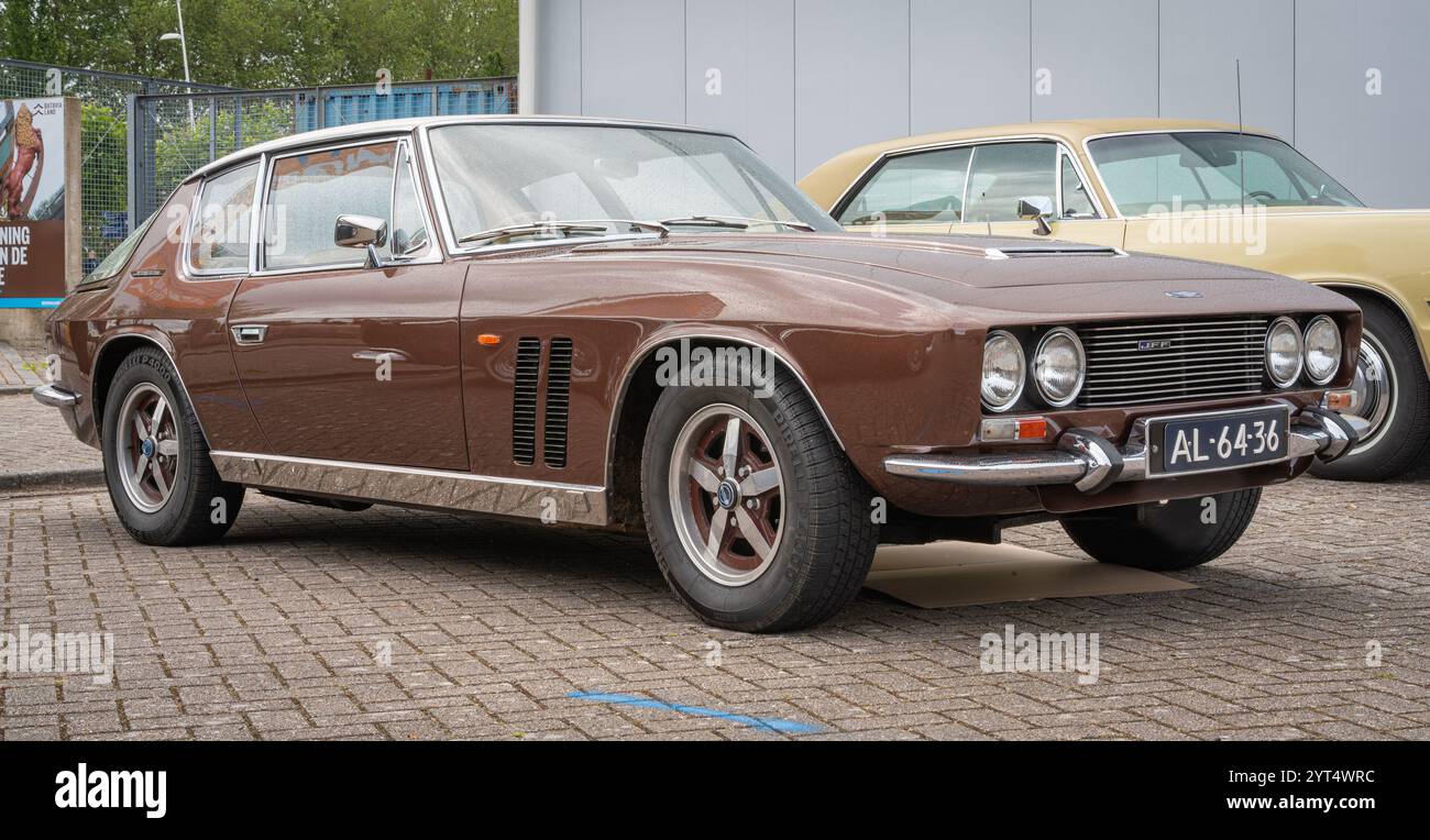 Lelystad, pays-Bas, 16.06.2024, vue latérale de la voiture de tourisme vintage Jensen Interceptor de 1968 lors de la Journée nationale du vieux chronomètre Banque D'Images