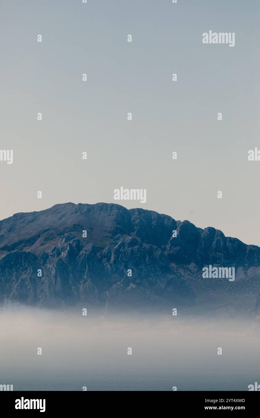 Les falaises rocheuses des montagnes de l'Atlas Banque D'Images