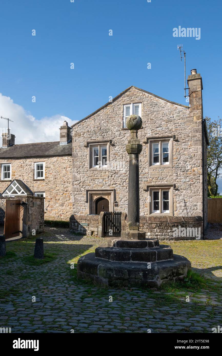 L'ancienne place du marché et traverser à Kirkby Lonsdale dans le Cumbria, au nord de l'Angleterre. Banque D'Images