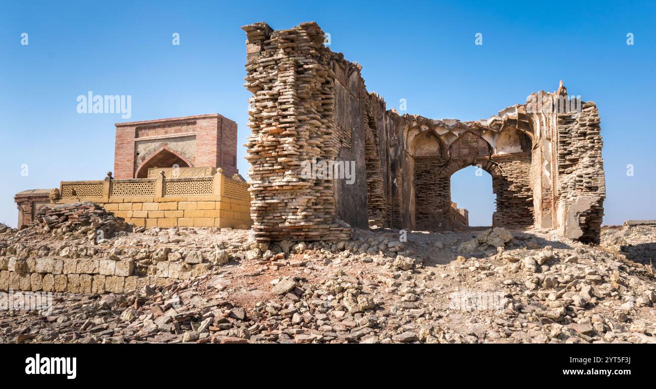 Ruines antiques de la nécropole de Makli : un aperçu du patrimoine intemporel Banque D'Images