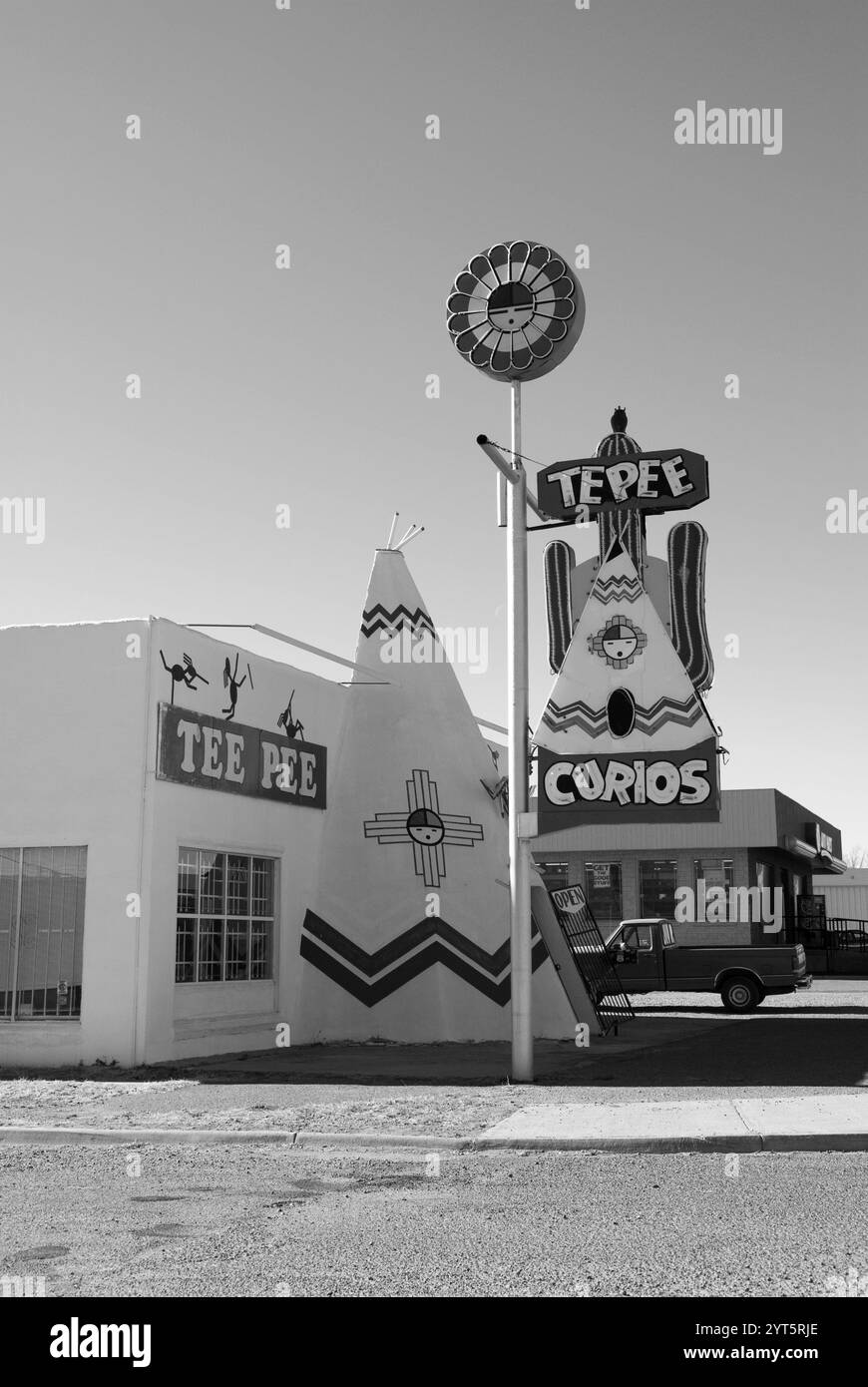 Magasin Tipee Curios à Tucumcari, Nouveau-Mexique, États-Unis, une attraction nostalgique en bord de route sur l'historique route 66. Banque D'Images