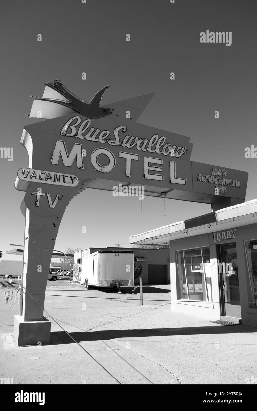 Panneau Blue Swallow Motel à Tucumcari, Nouveau-Mexique, États-Unis. Une attraction nostalgique sur l'historique route 66. Banque D'Images
