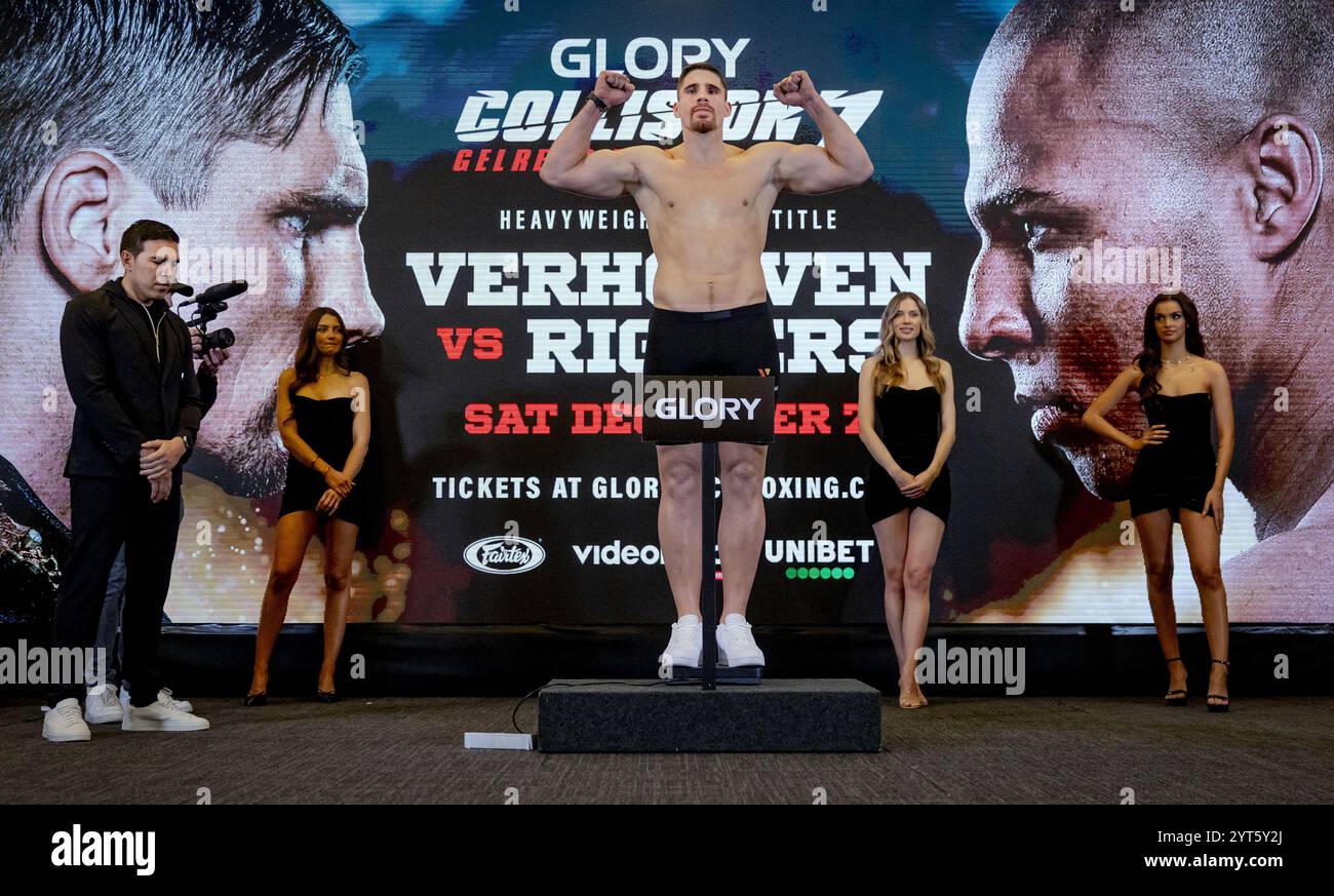 SCHIPHOL - Kickboxers Rico Verhoeven pendant le poids-in menant à en