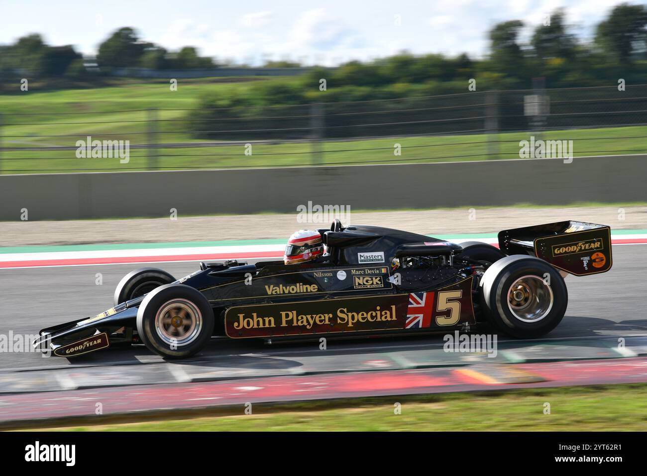 Scarperia, Italie - 12 octobre 2024 : Lotus 78 de l'année 1977 ex Gunnar Nilsson et Mario Andretti conduisent par inconnu en action pendant la séance d'entraînement à Banque D'Images